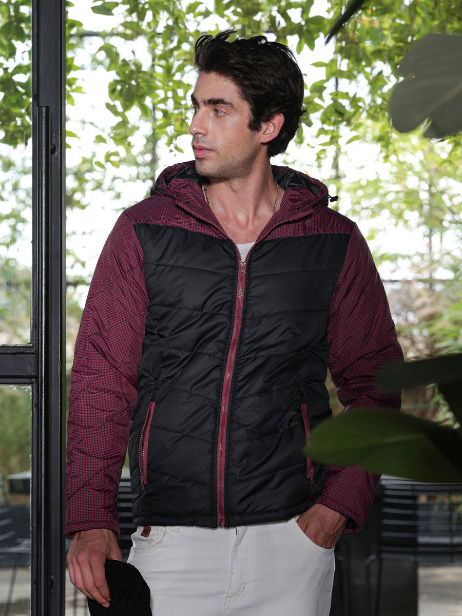 Men Burgundy Color Block-Graph Quilted Puffer Jacket