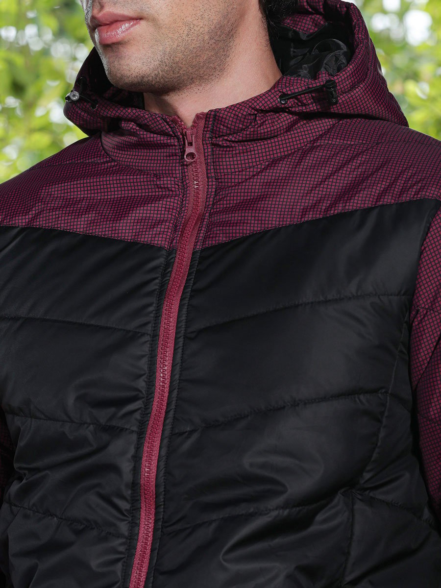 Men Burgundy Color Block-Graph Quilted Puffer Jacket