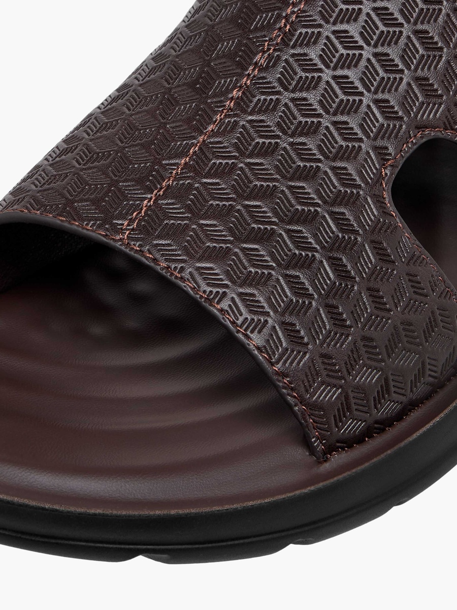 Men Textured Arabic Sandals