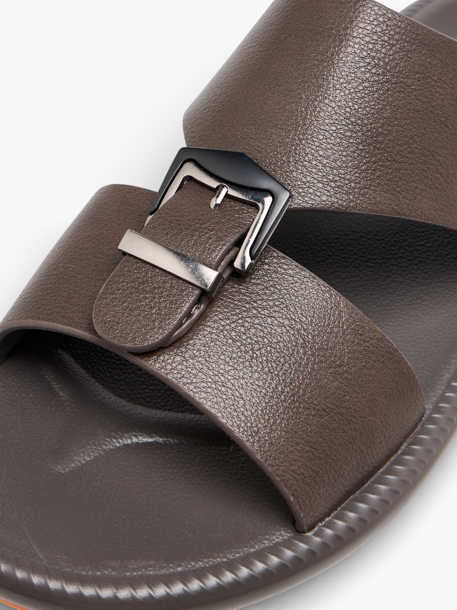 Men Buckle Detail Arabic Sandals