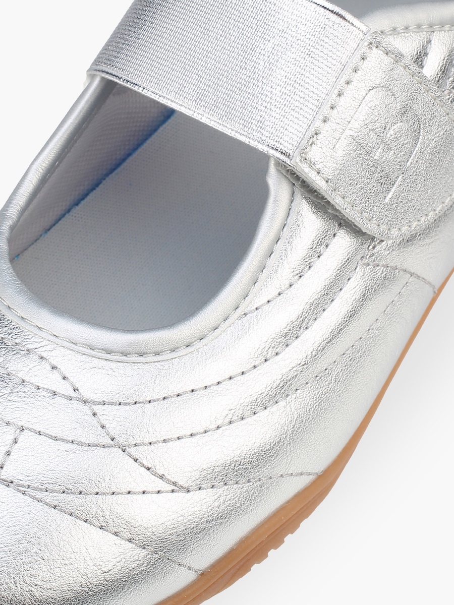 Women Panelled Hook and Loop Sneakers
