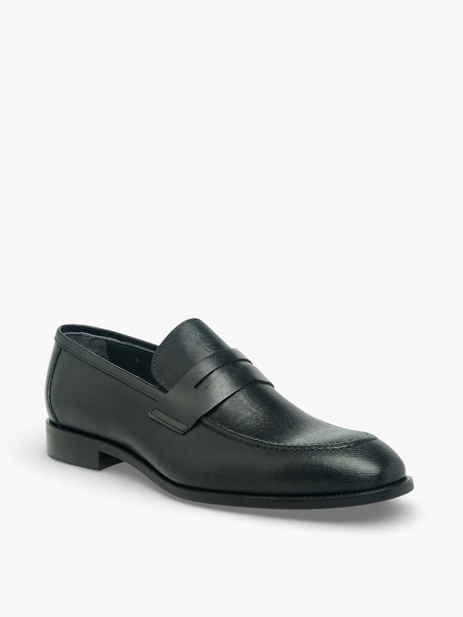 Men Textured Leather Loafers