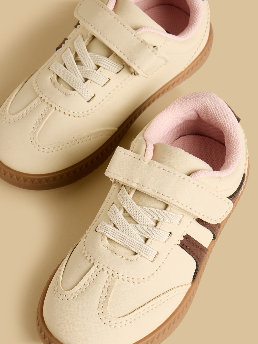 Panelled Sports Shoes with Hook and Loop Closure