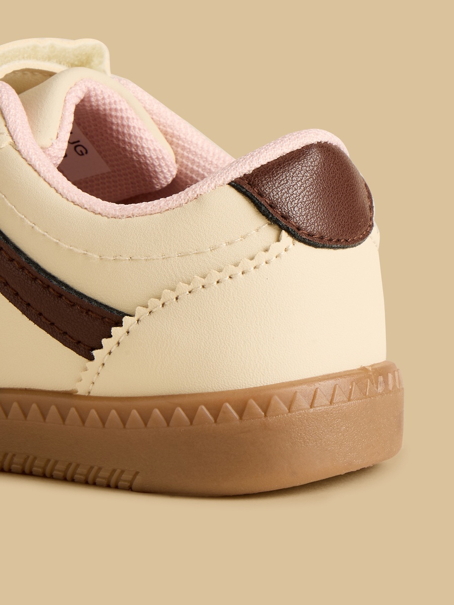 Panelled Sports Shoes with Hook and Loop Closure