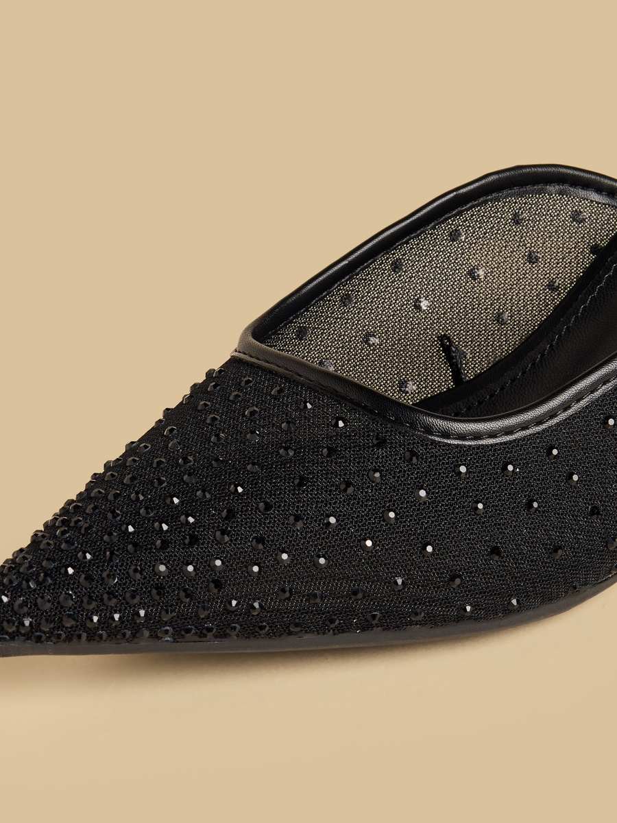Embellished Pointed Toe Kitten Heel Shoes