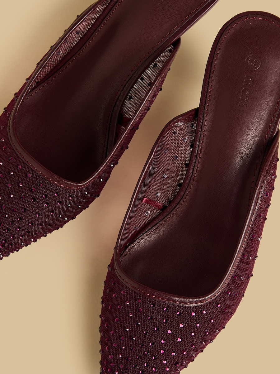Embellished Pointed Toe Kitten Heel Shoes