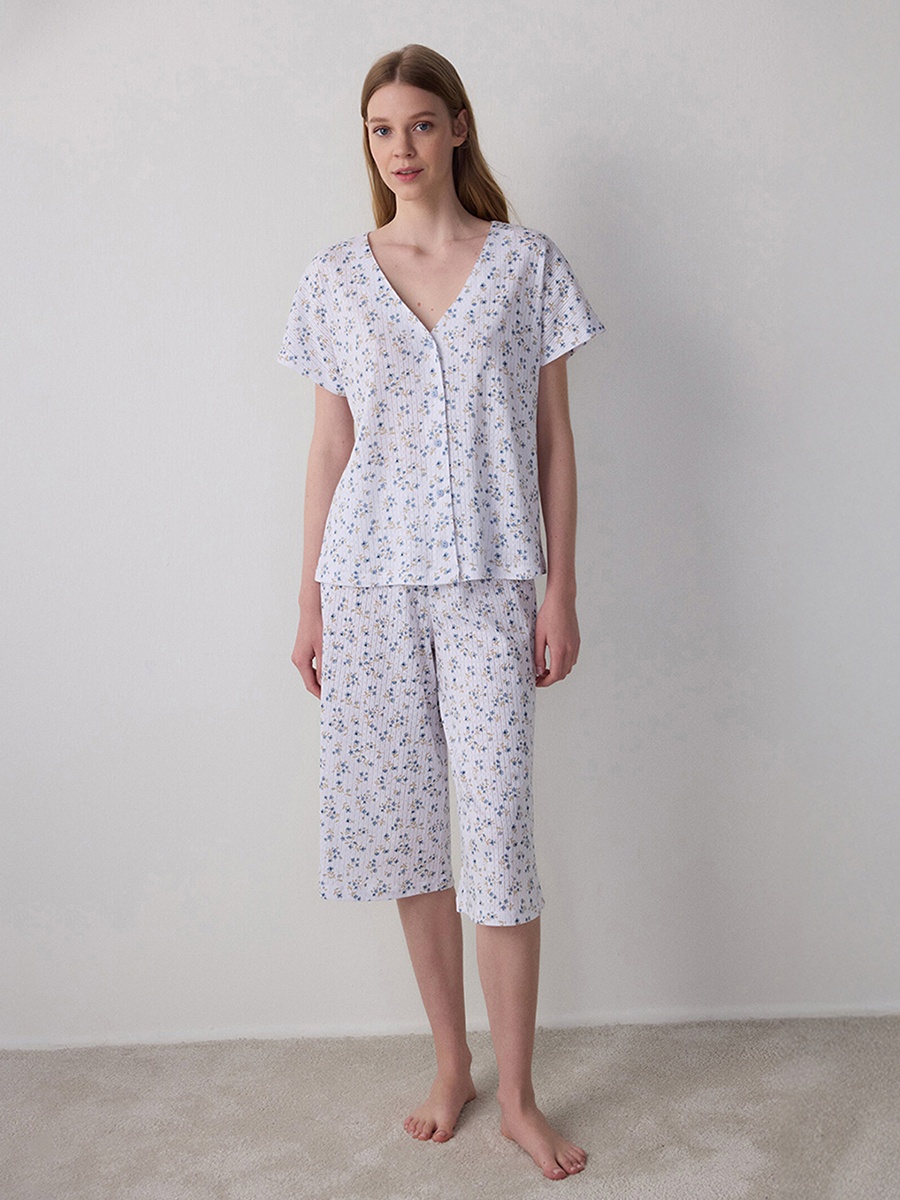 Floral V Neck Top and Capri Pyjama Set