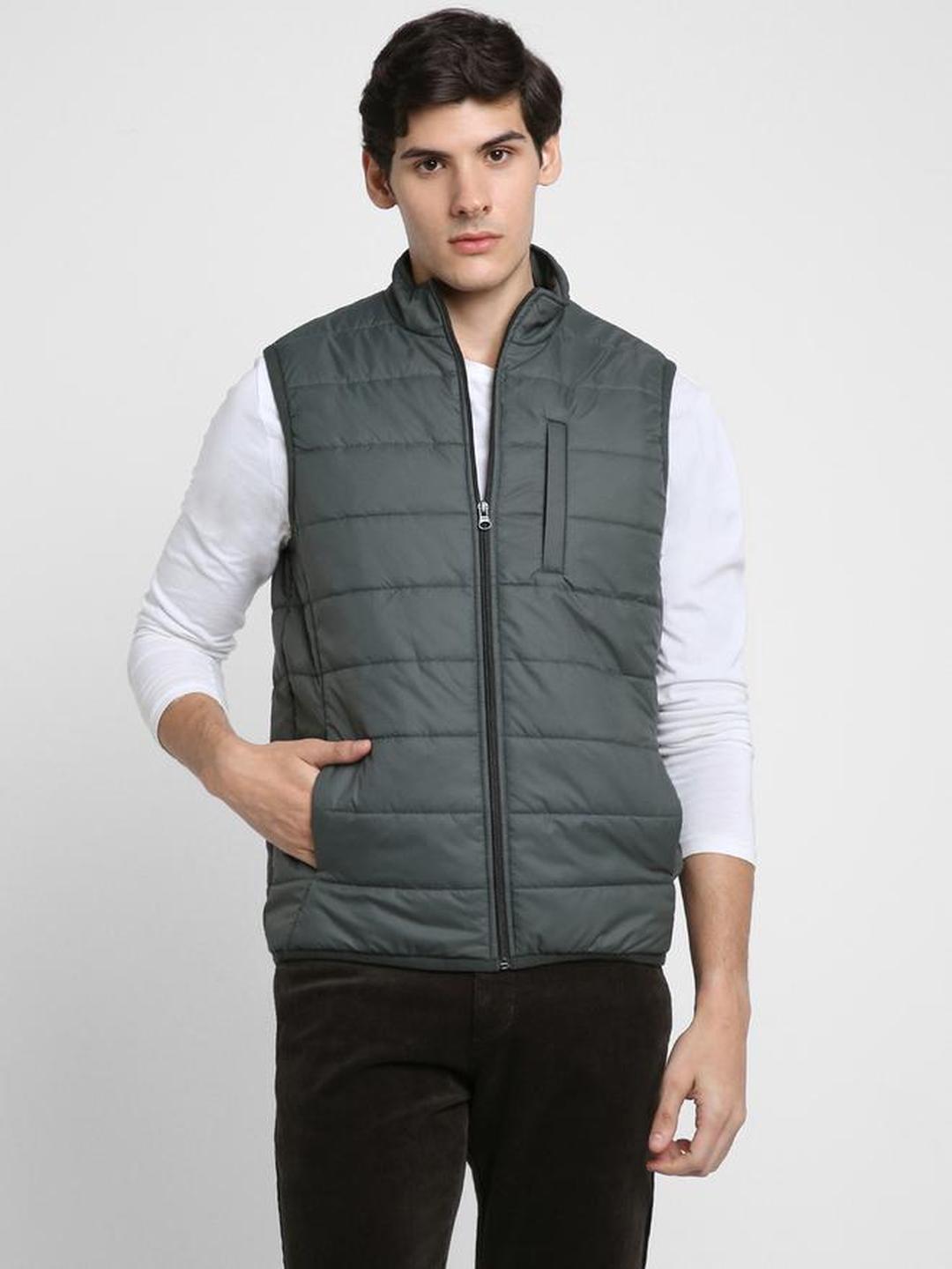 Men Green Solid Mock Neck Sleeveless Jacket