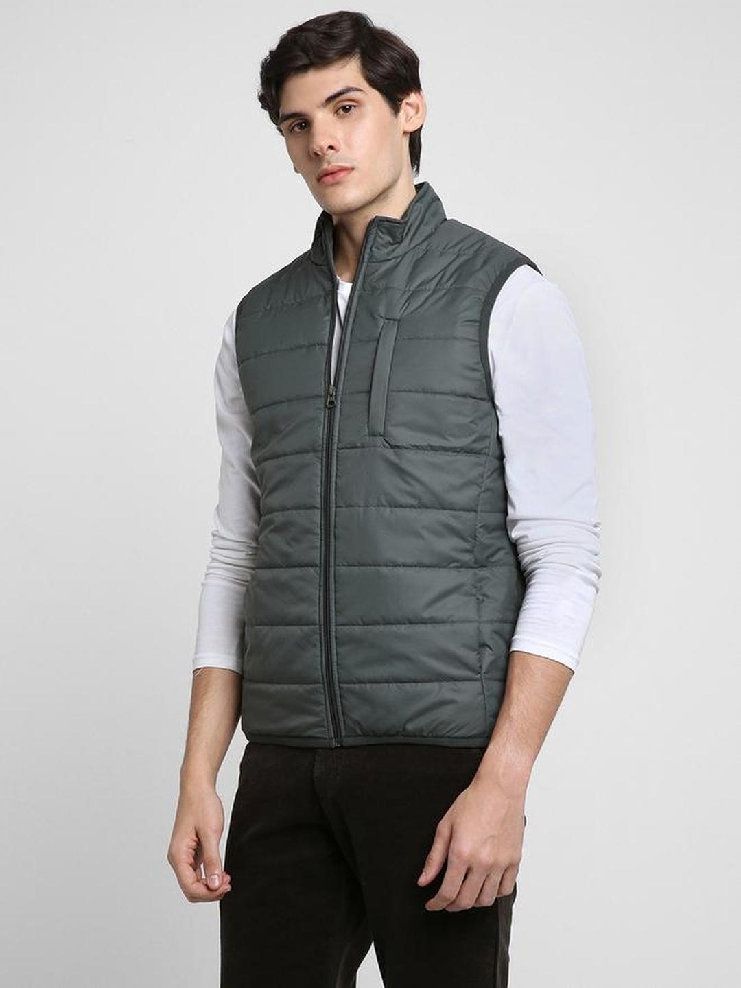 Men Green Solid Mock Neck Sleeveless Jacket