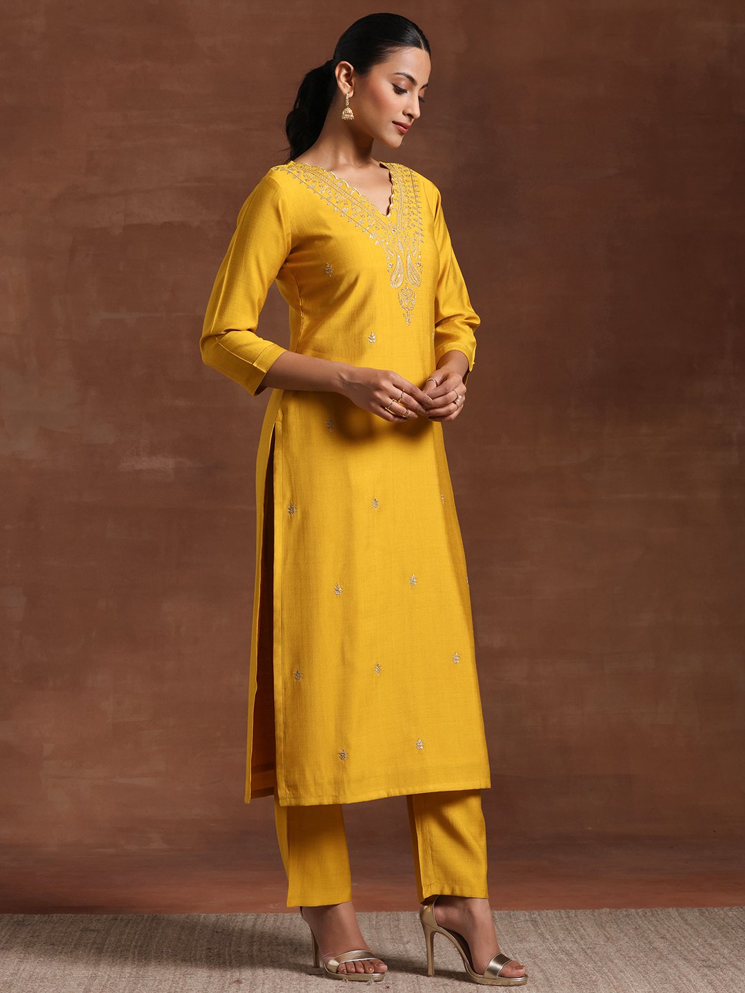 Printed Silk Blend Straight Kurta, Trousers And Dupatta Set