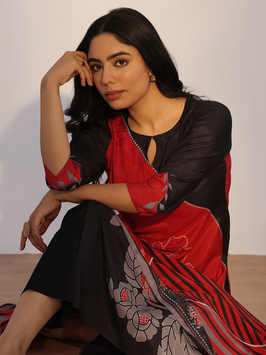 Printed Silk Blend Straight Kurta, Trousers And Dupatta Set
