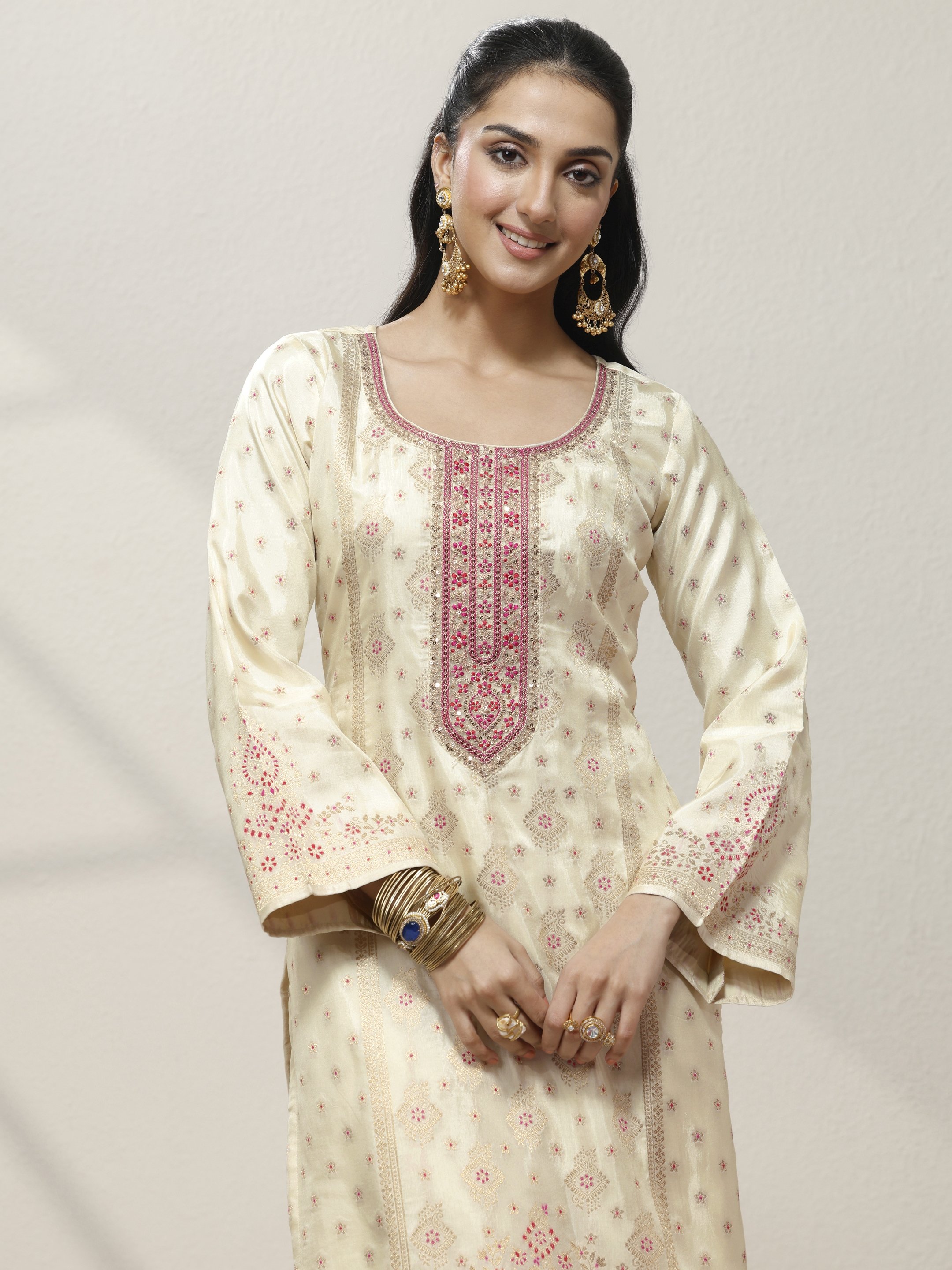 Printed Silk Blend Straight Kurta, Trousers And Dupatta Set