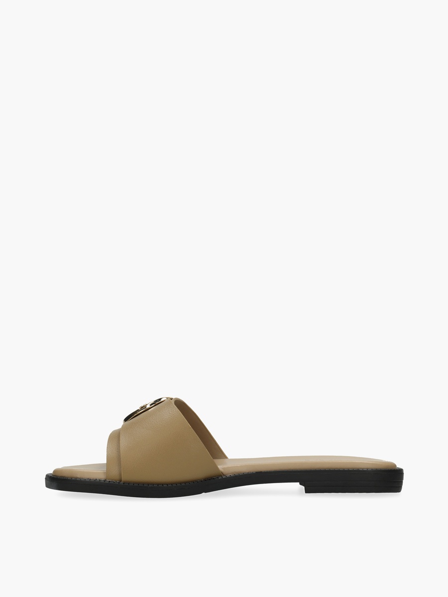 Women Tewy Saolak Buckle Detail Sandals