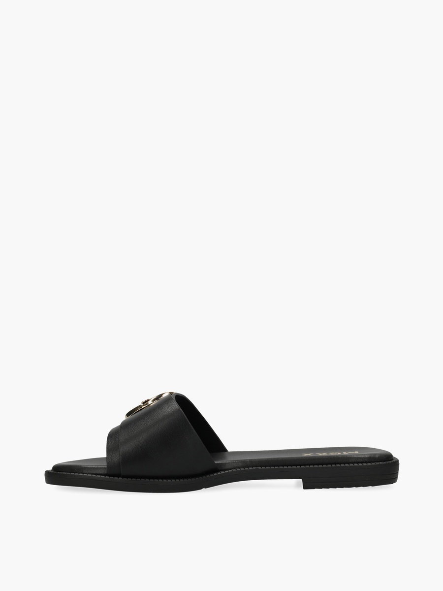 Women Tewy Saolak Buckle Detail Sandals