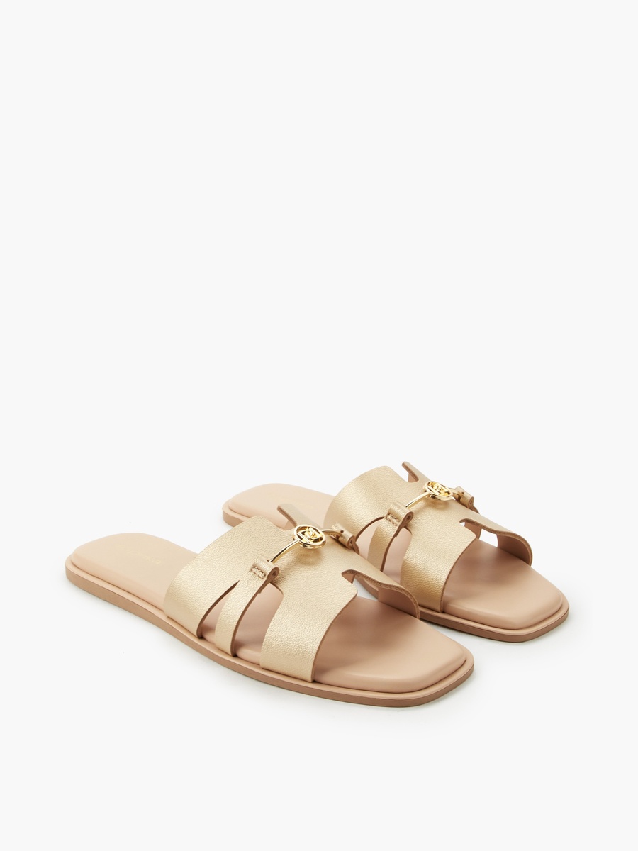 Women Metallic Accent Flat Sandals
