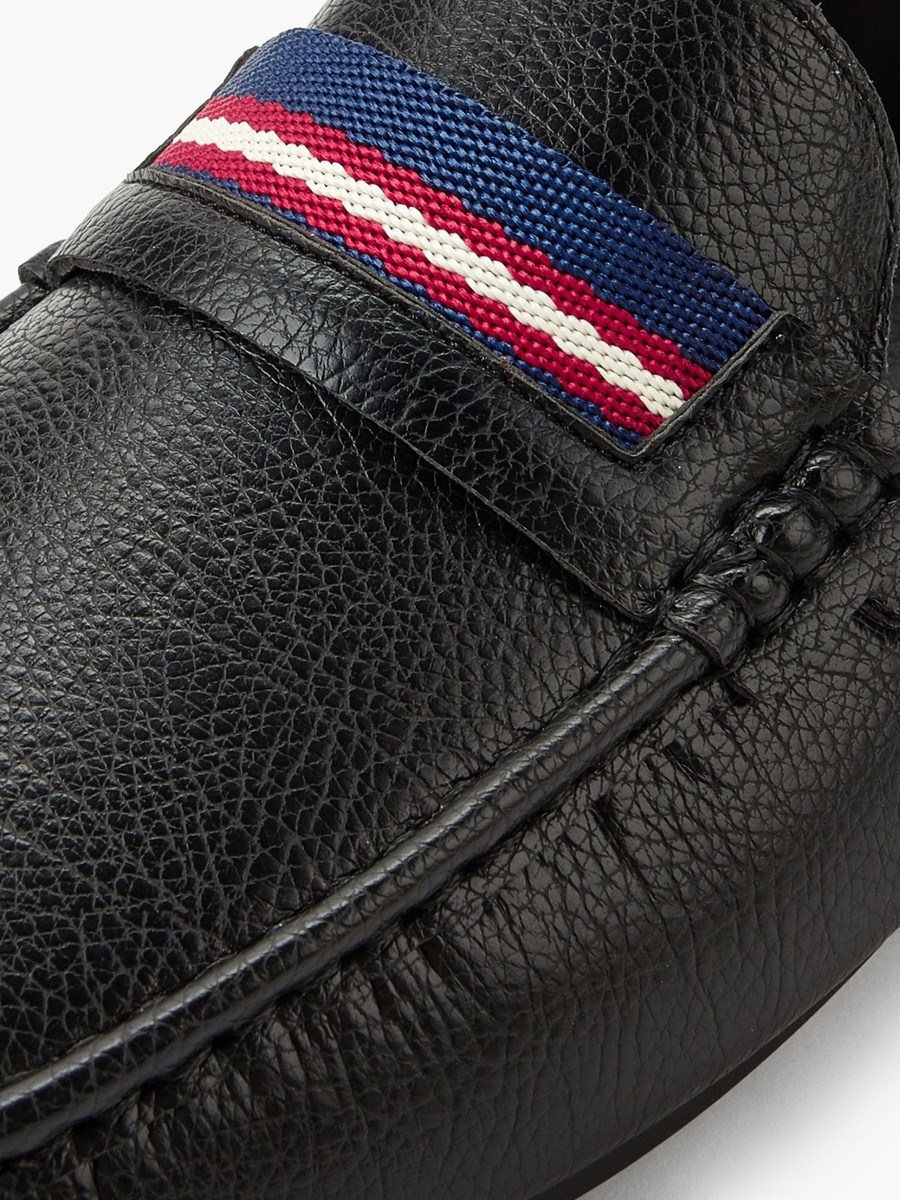 Men Textured Loafers