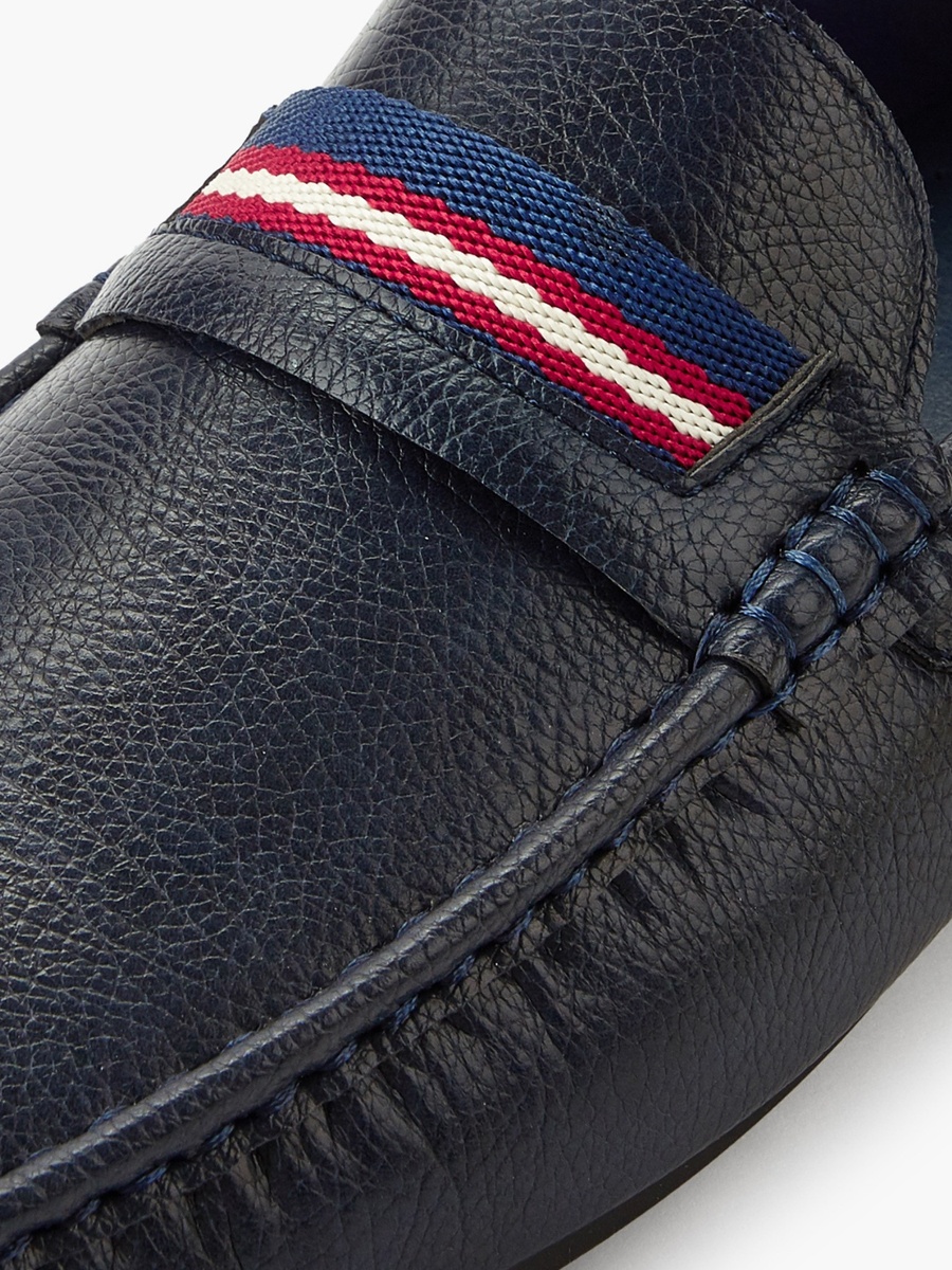 Men Textured Loafers