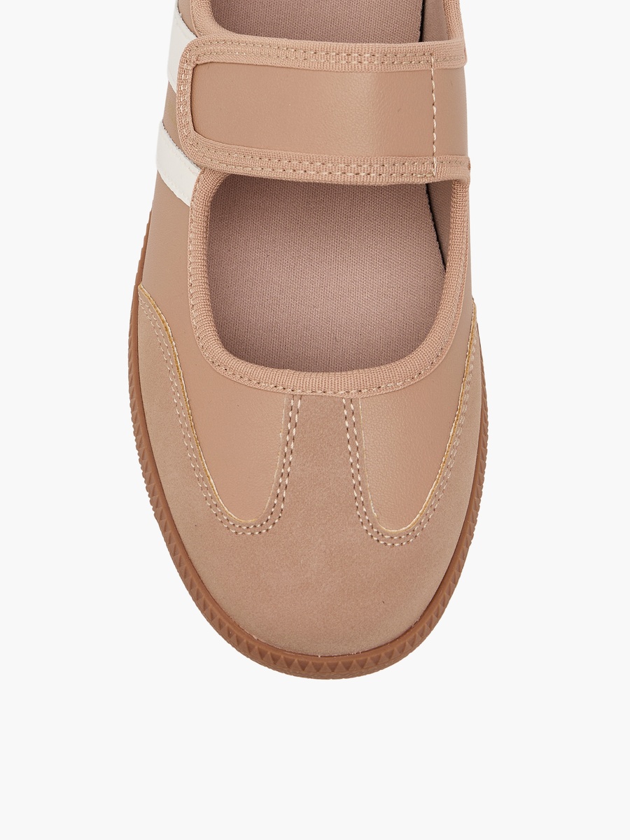 Women Hook and Loop Sneakers