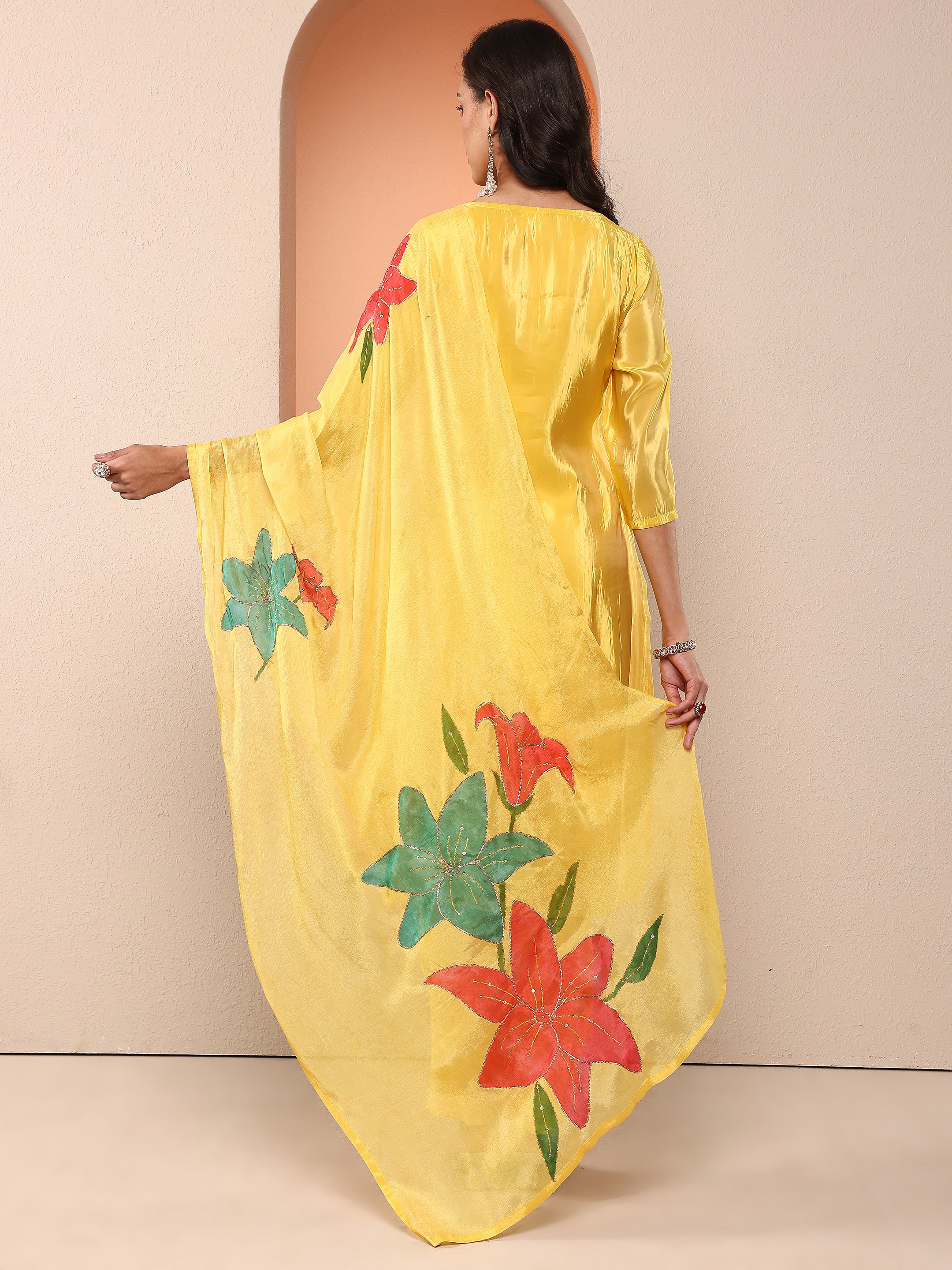 مجموعة من كورتا مستقيمة وبنطال مع دوباتا