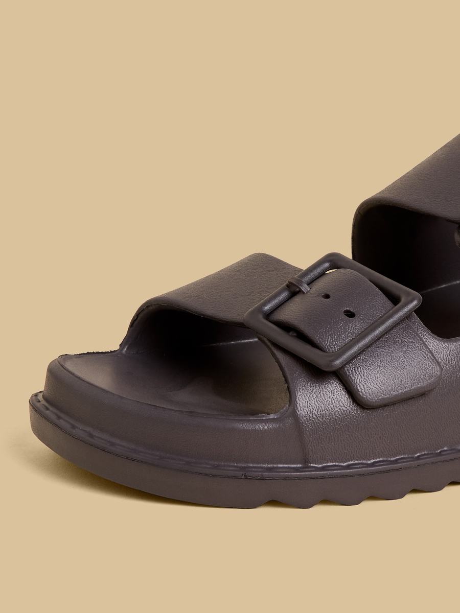 Buckle Detail Slides