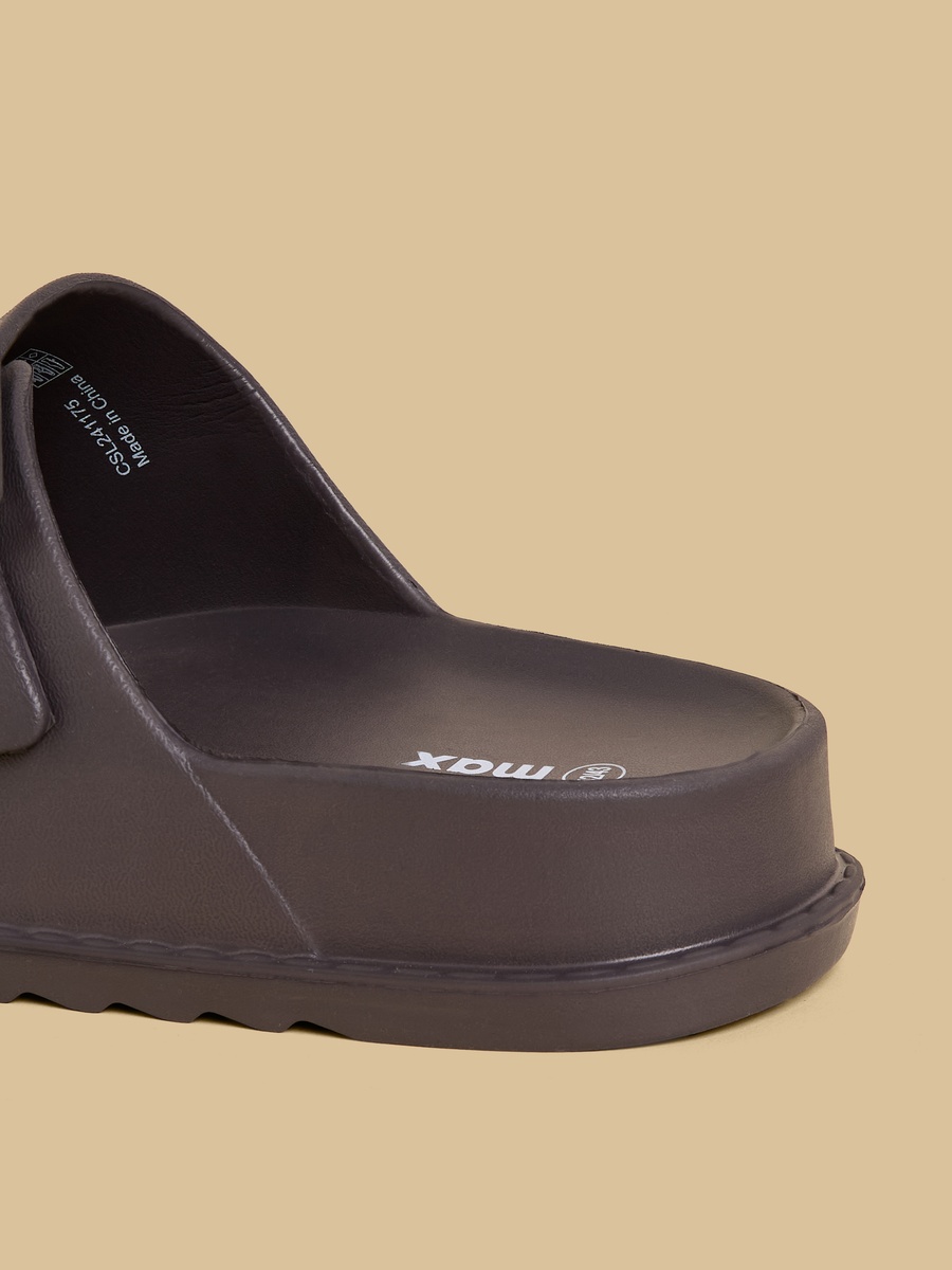 Buckle Detail Slides