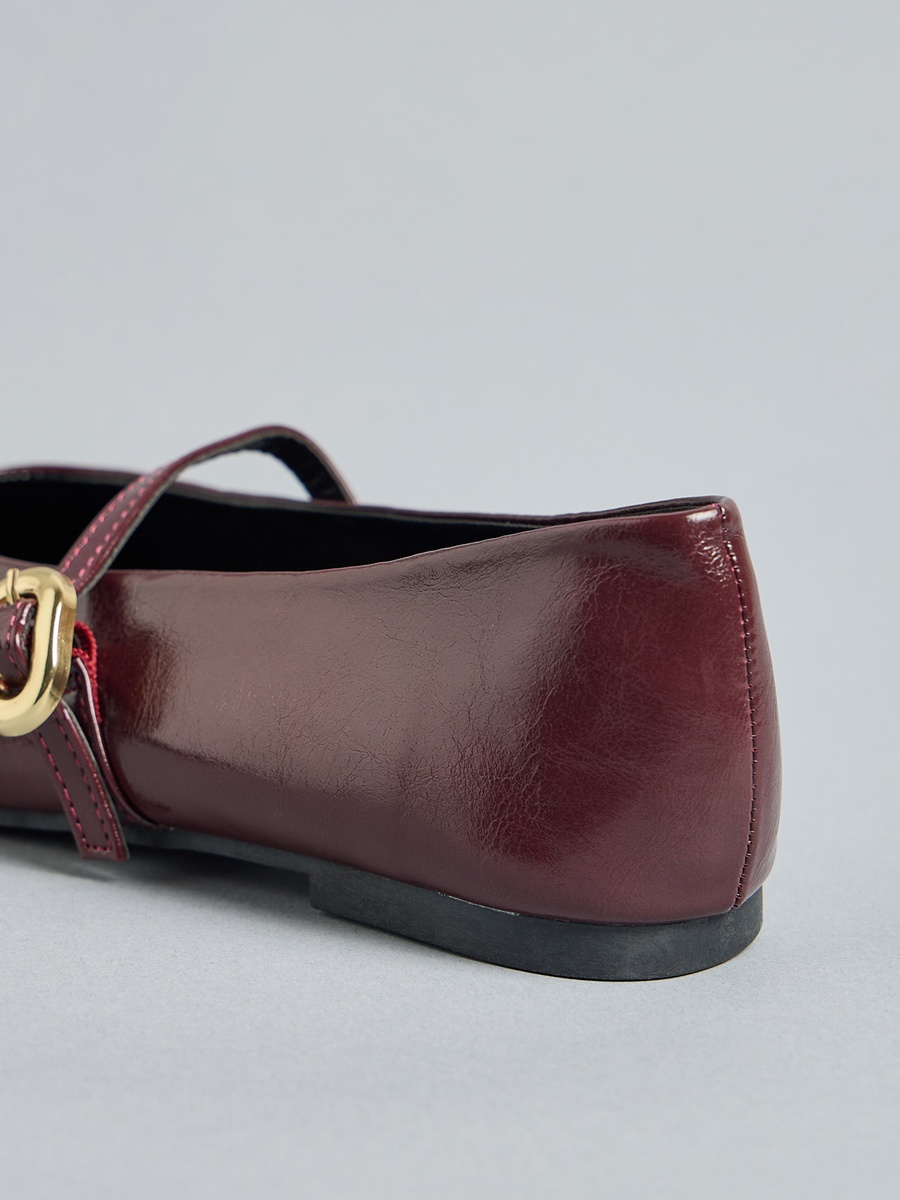 Plain Ballerina Shoes with Buckle Closure