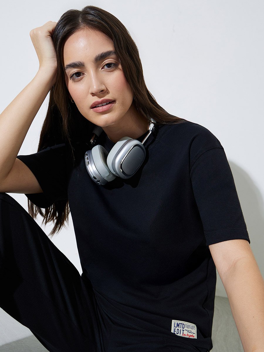 Black Solid Patch Detail Oversized T-Shirt