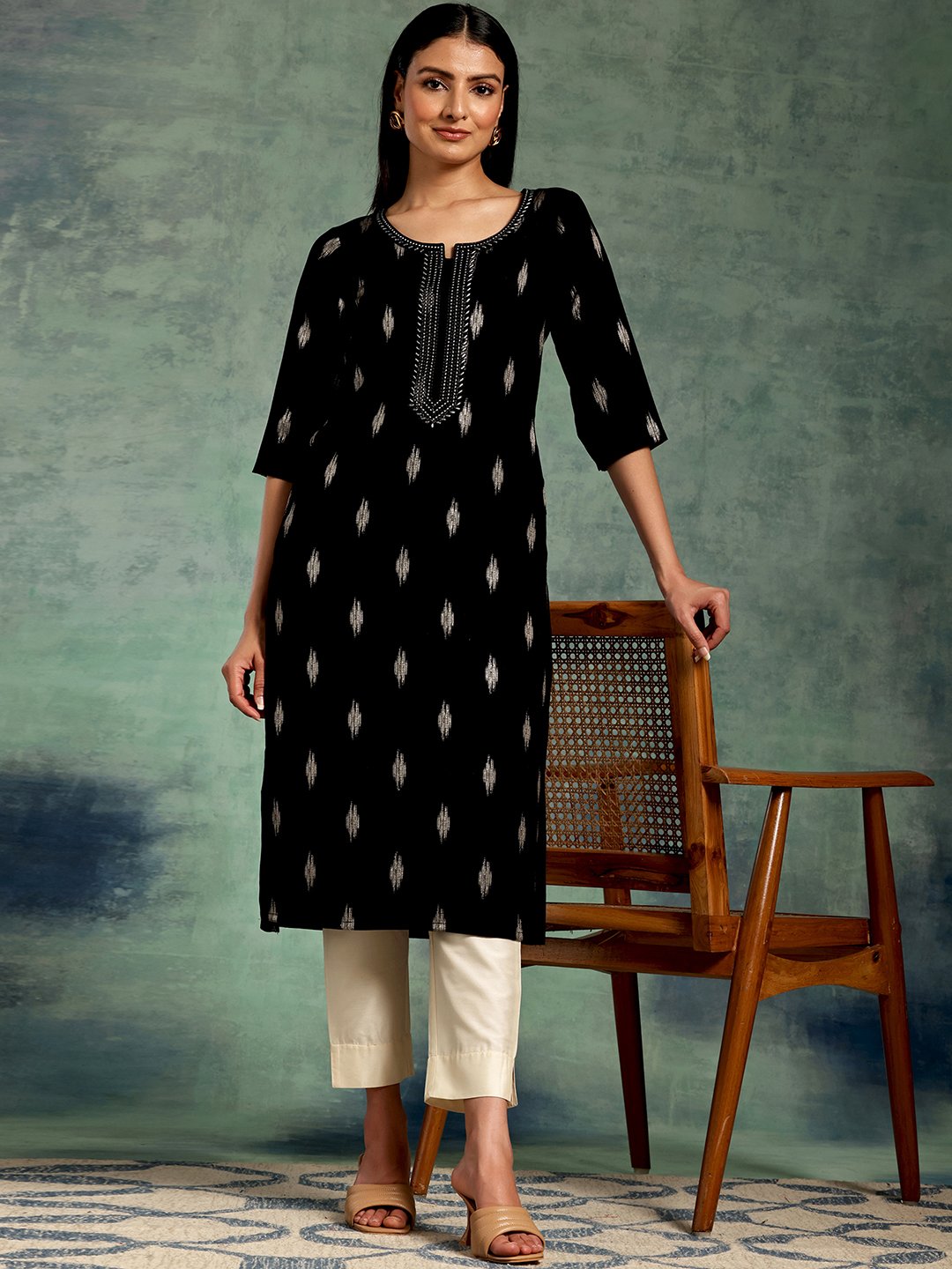 Black Embroidered Viscose Straight Kurta