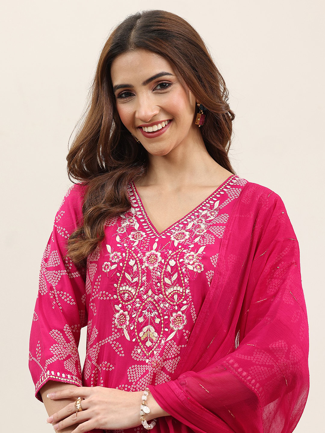 مجموعة من كورتا مطبوعة بقصة مستقيمة وبنطال مع دوباتا