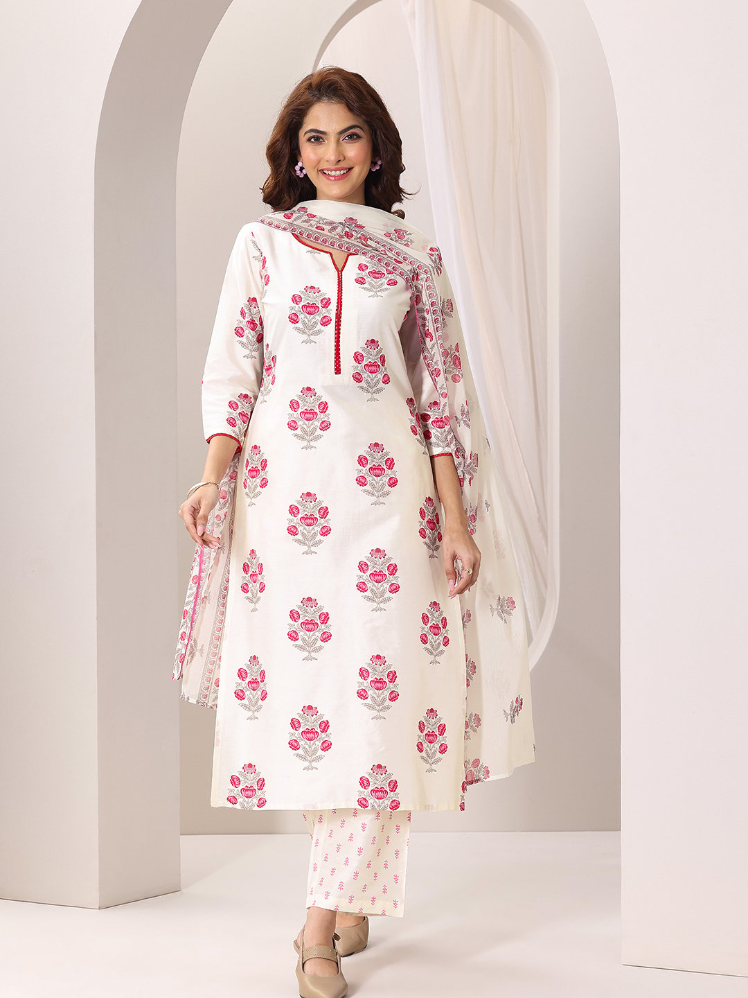 Off white Printed Silk Blend Straight Kurta, Trousers and Dupatta Set