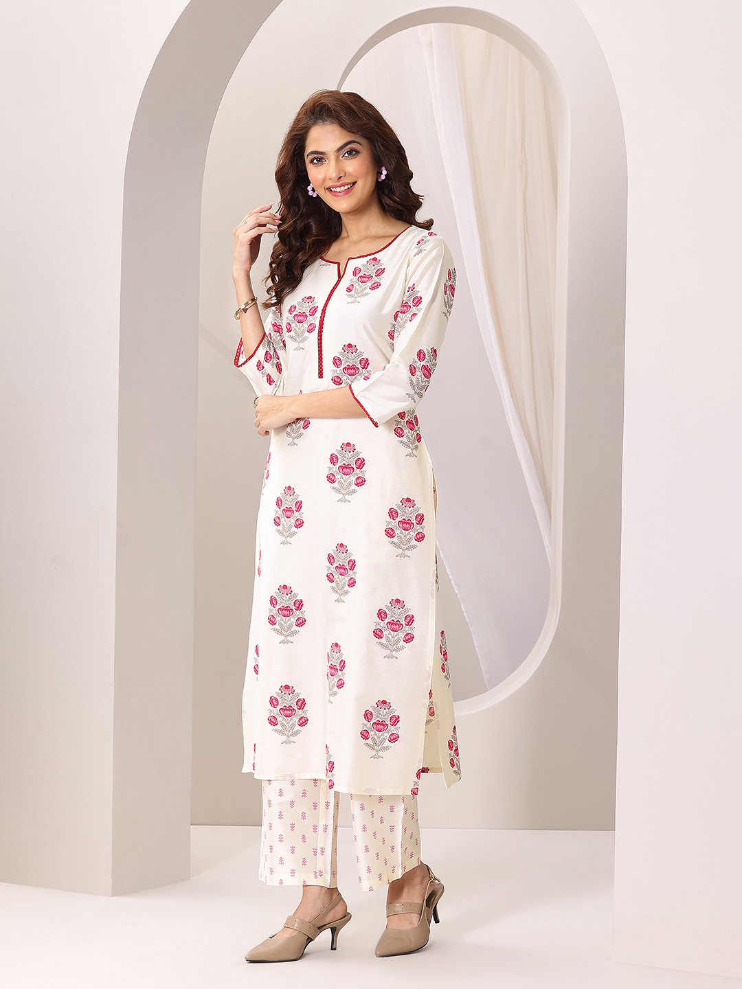 Off white Printed Silk Blend Straight Kurta, Trousers and Dupatta Set