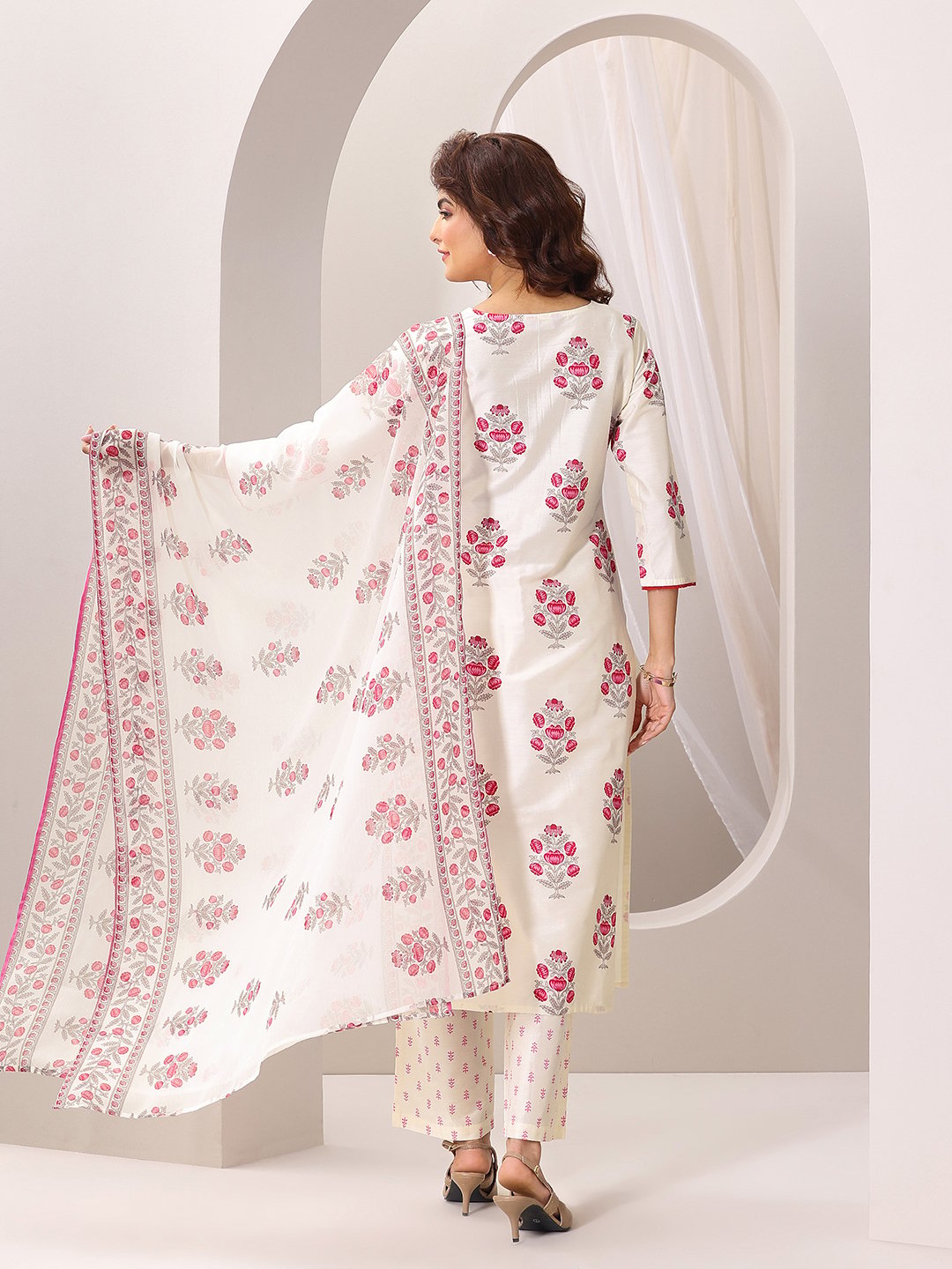 Off white Printed Silk Blend Straight Kurta, Trousers and Dupatta Set