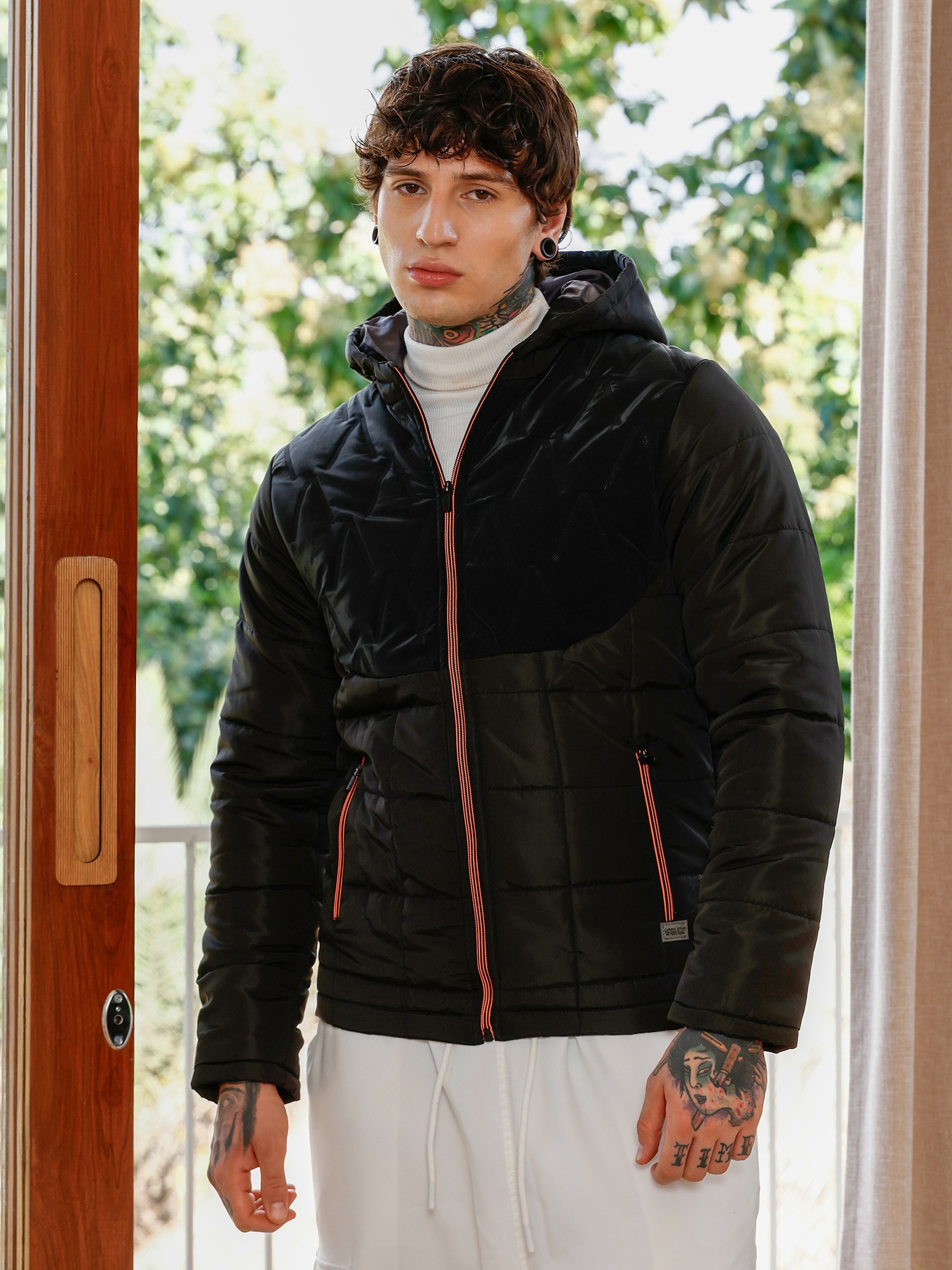 Men Black Hooded Bar-Quilt Puffer Jacket