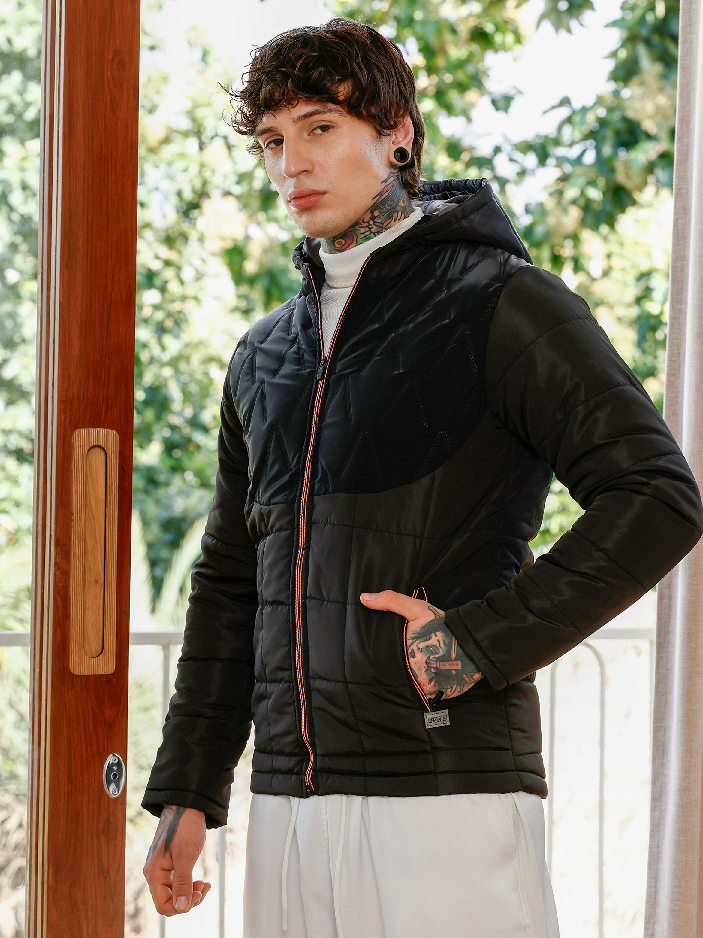 Men Black Hooded Bar-Quilt Puffer Jacket