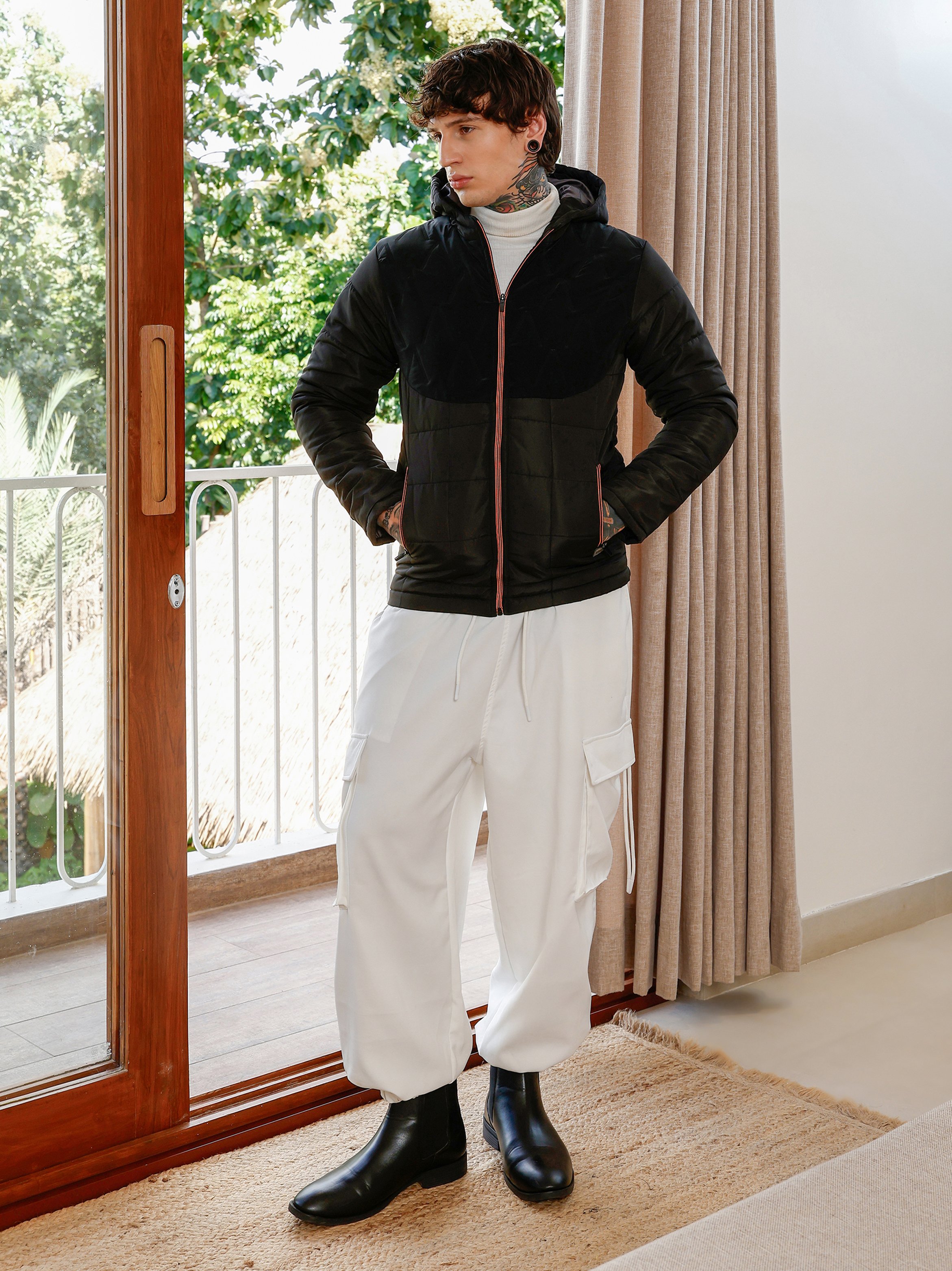 Men Black Hooded Bar-Quilt Puffer Jacket