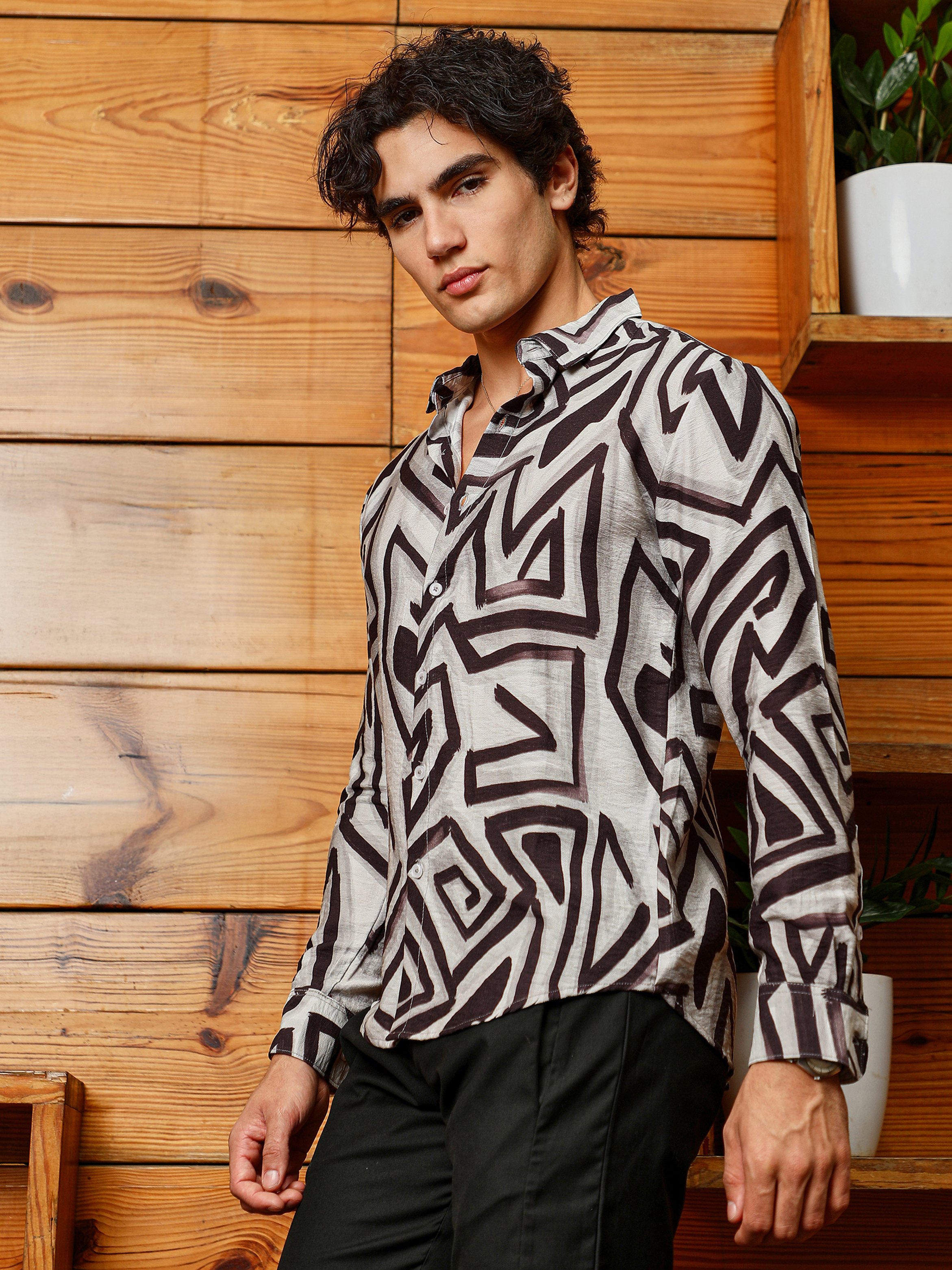 Men Abstract Print Spread Collar Shirt