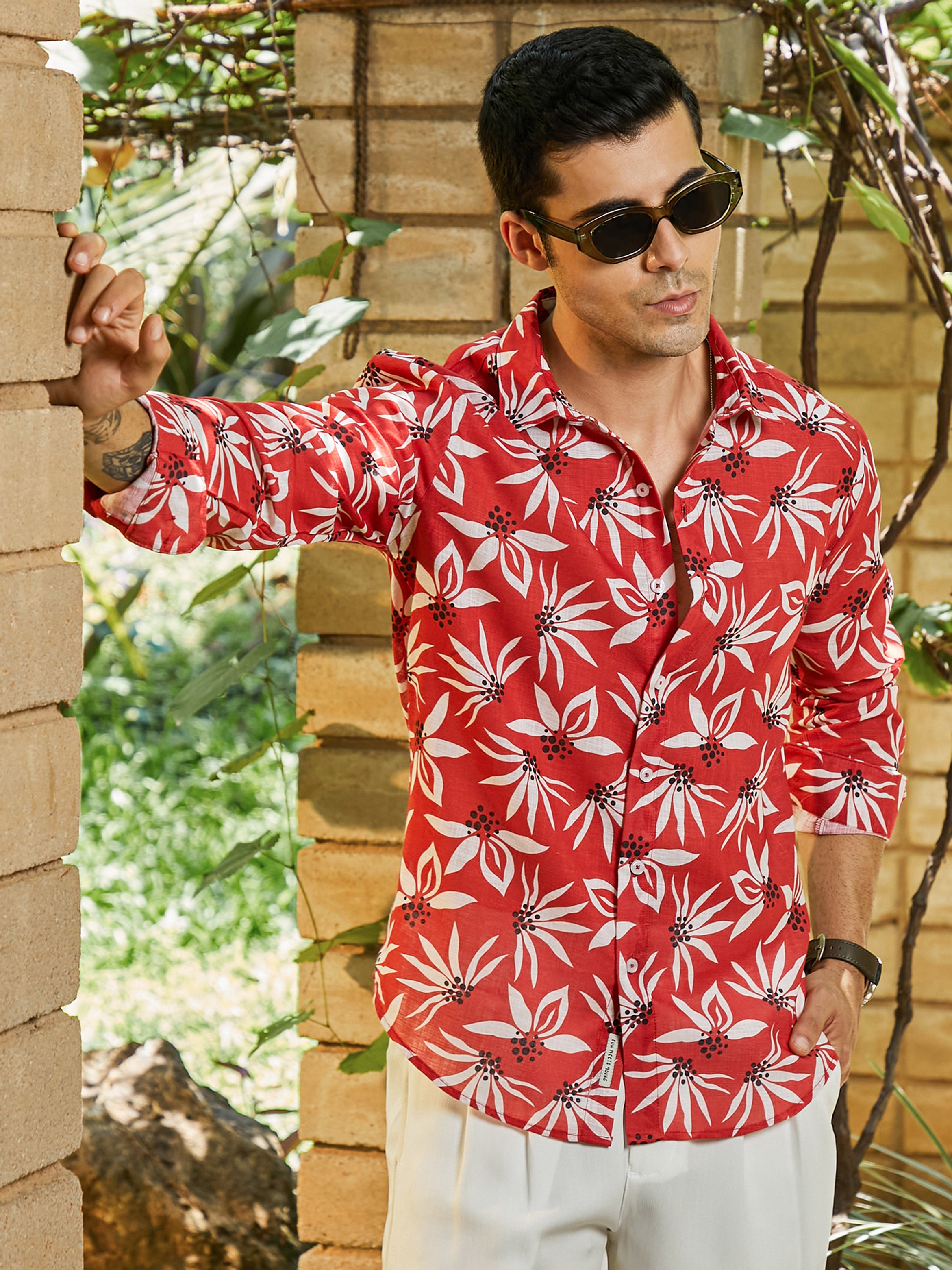 Men Red Floral Print Regular Shirt