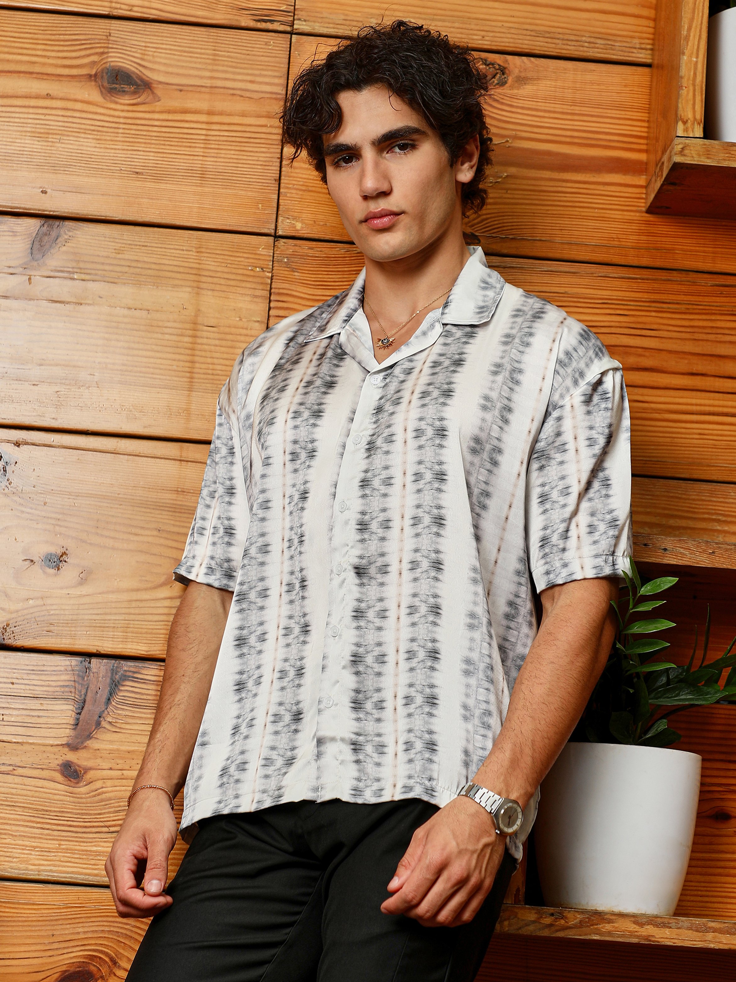 Men Graphic Print Satin Oversized Shirt