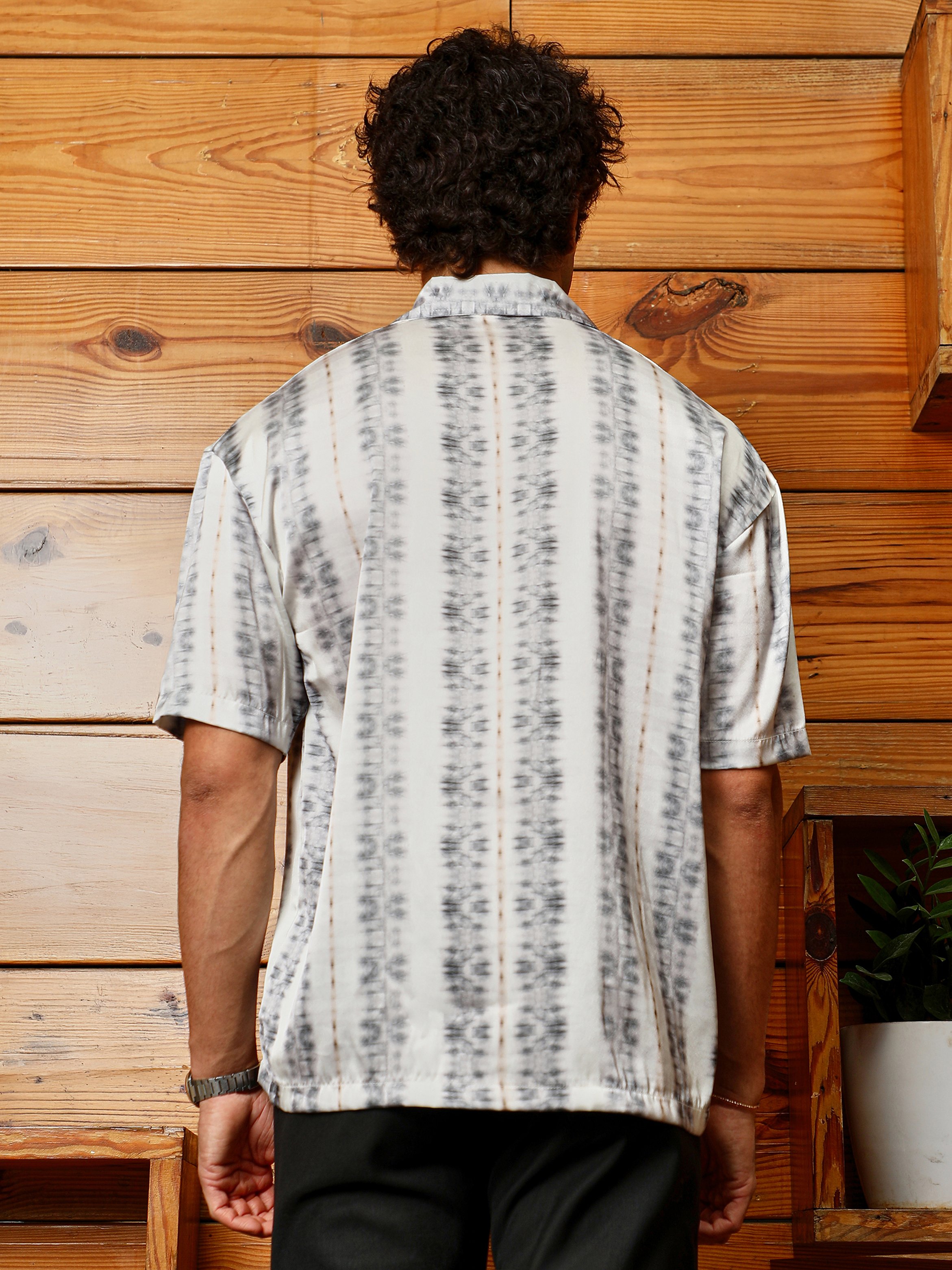 Men Graphic Print Satin Oversized Shirt