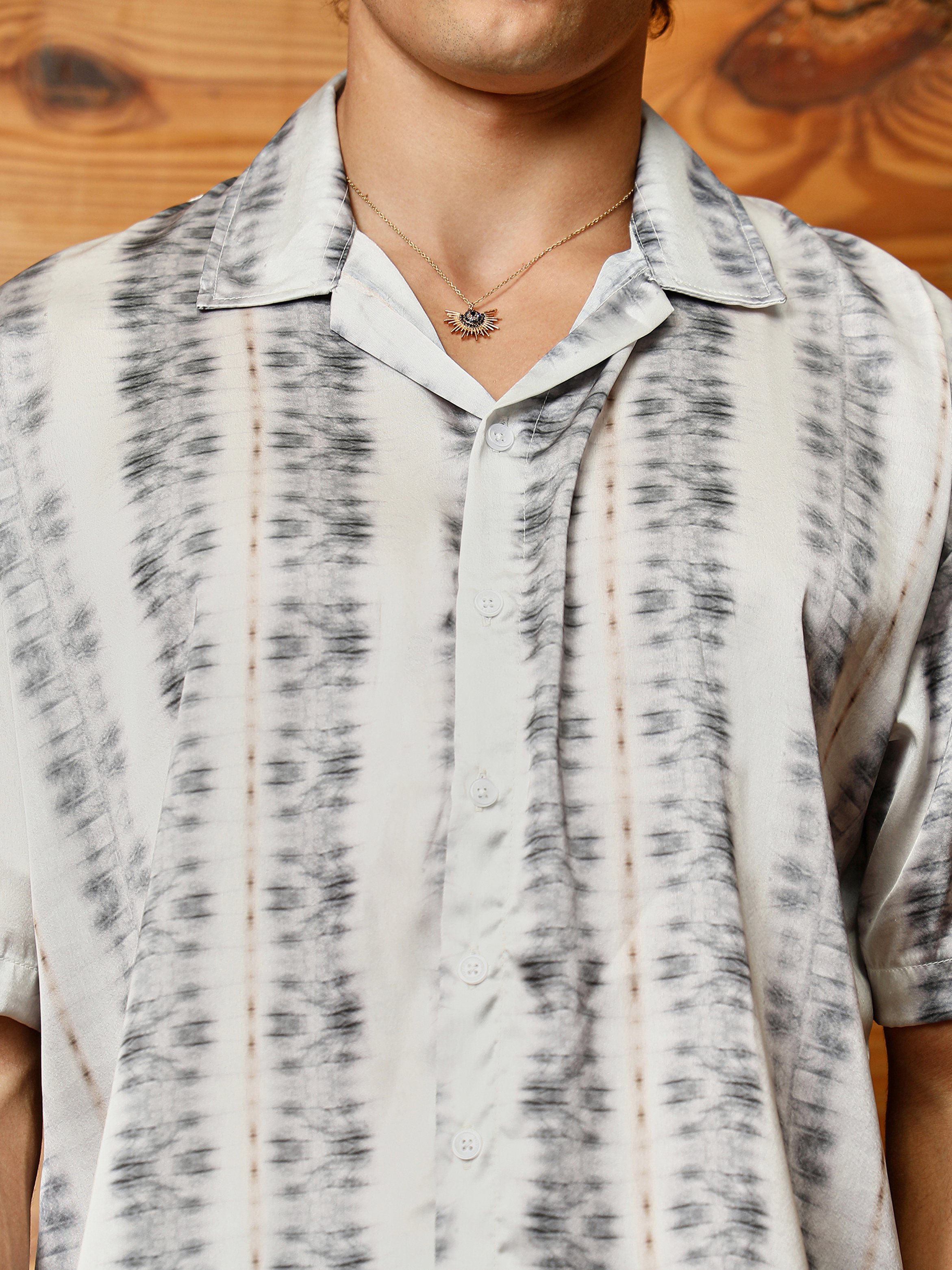Men Graphic Print Satin Oversized Shirt