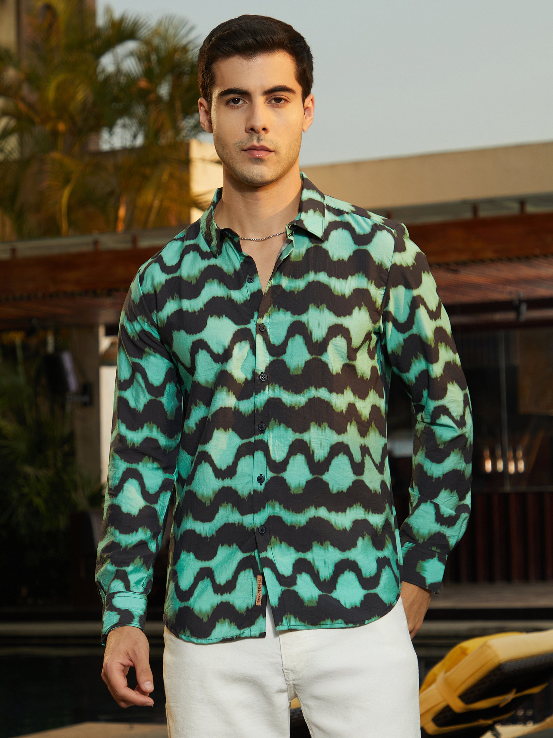 Men Green Spiral-Strokes Printed Shirt