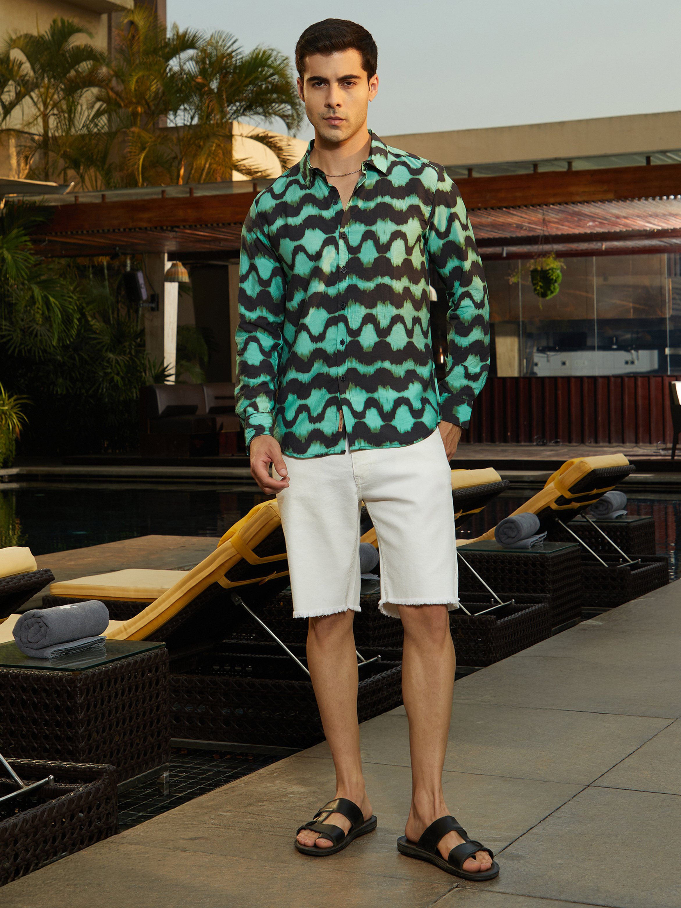 Men Green Spiral-Strokes Printed Shirt