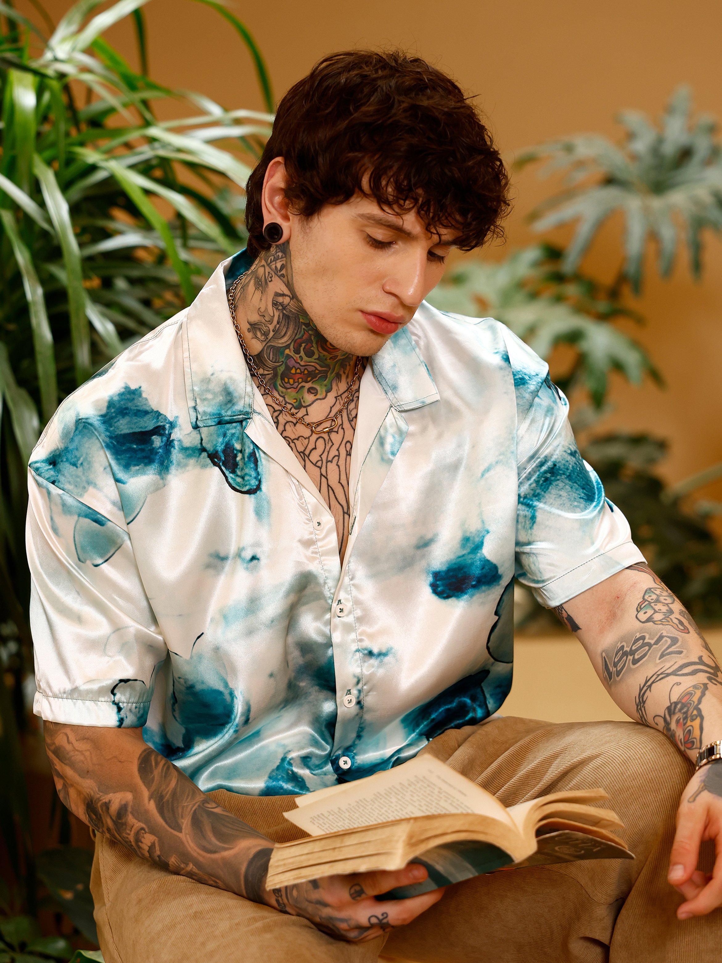 Men Abstract Print Satin Oversized Shirt