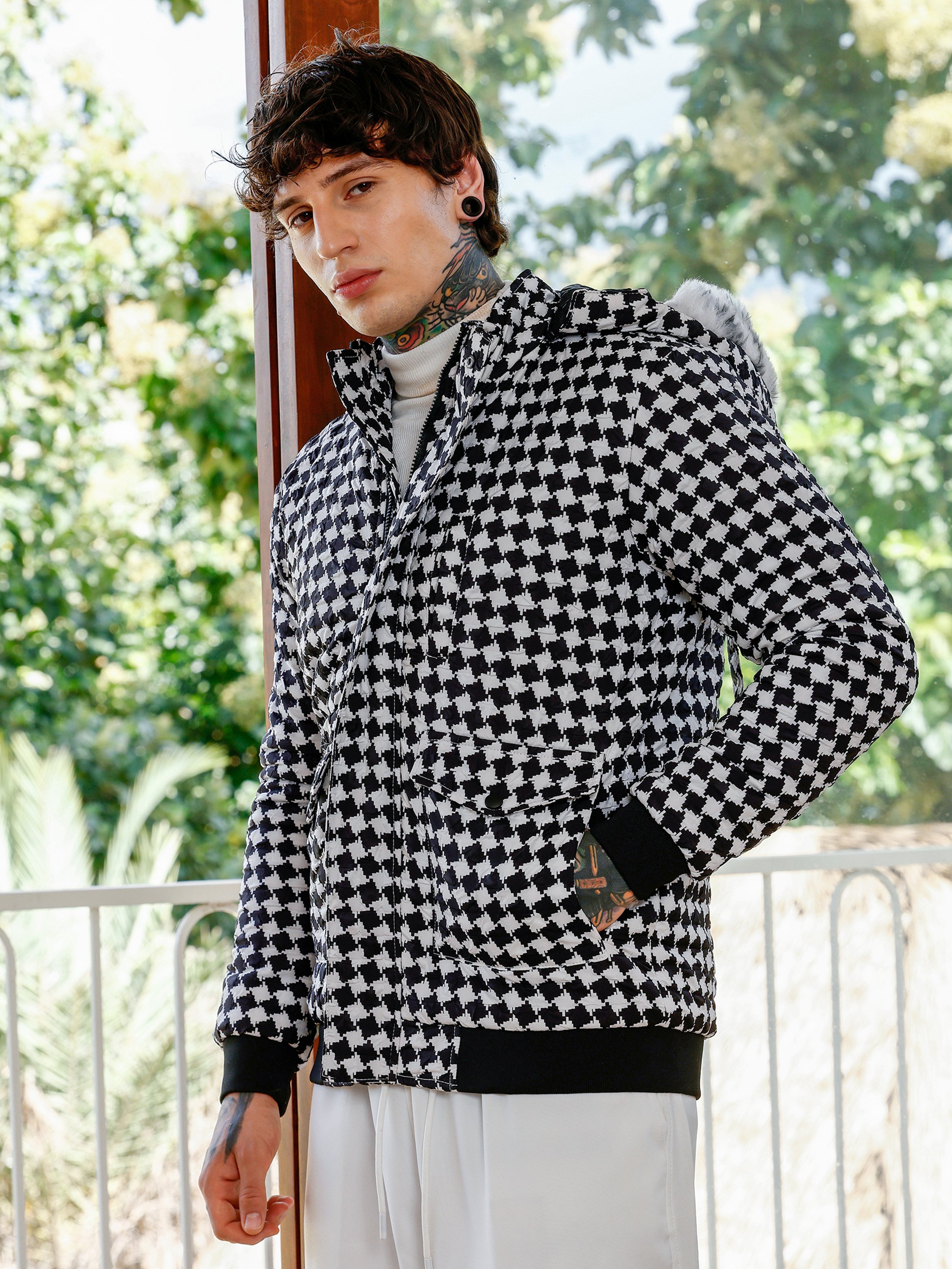 Men Black Checked-Tactile Puffer Jacket