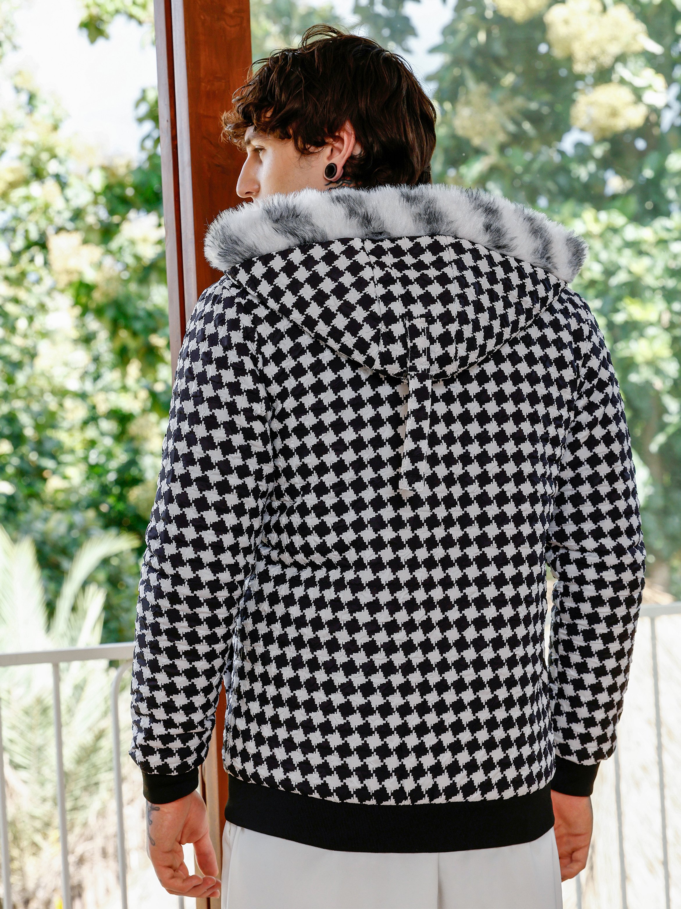 Men Black Checked-Tactile Puffer Jacket
