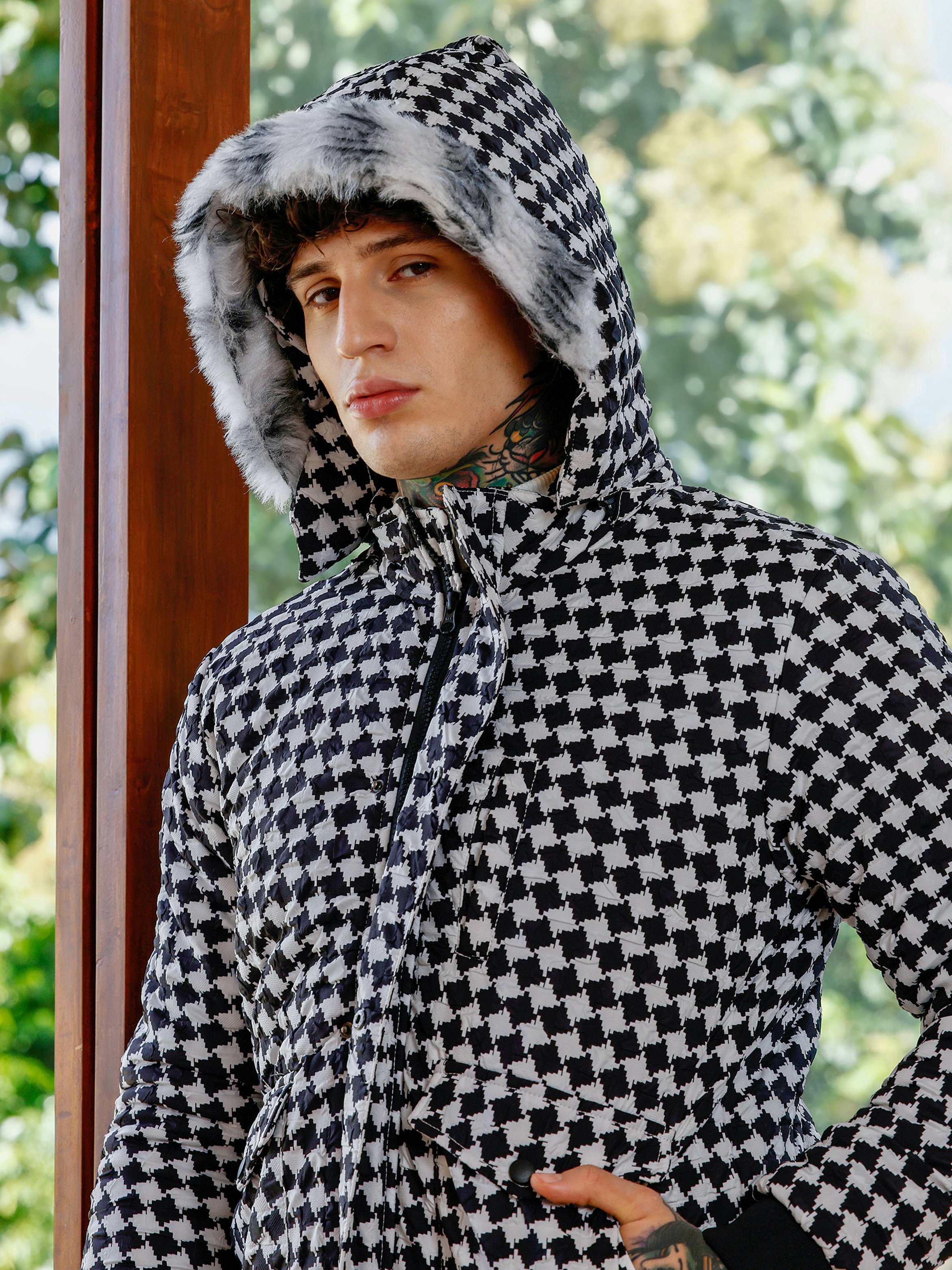 Men Black Checked-Tactile Puffer Jacket