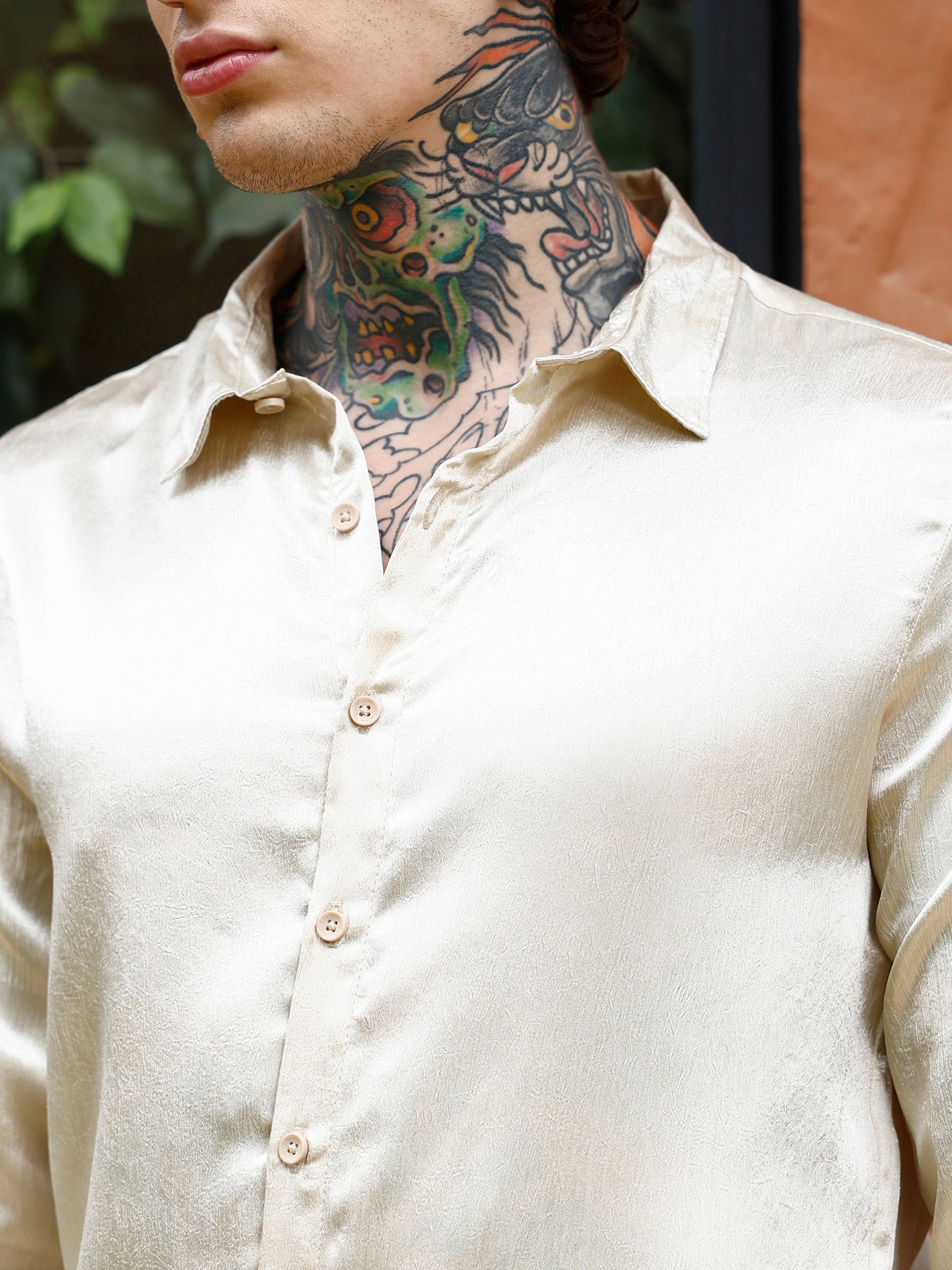 Men White Textured-Satin Regular Shirt