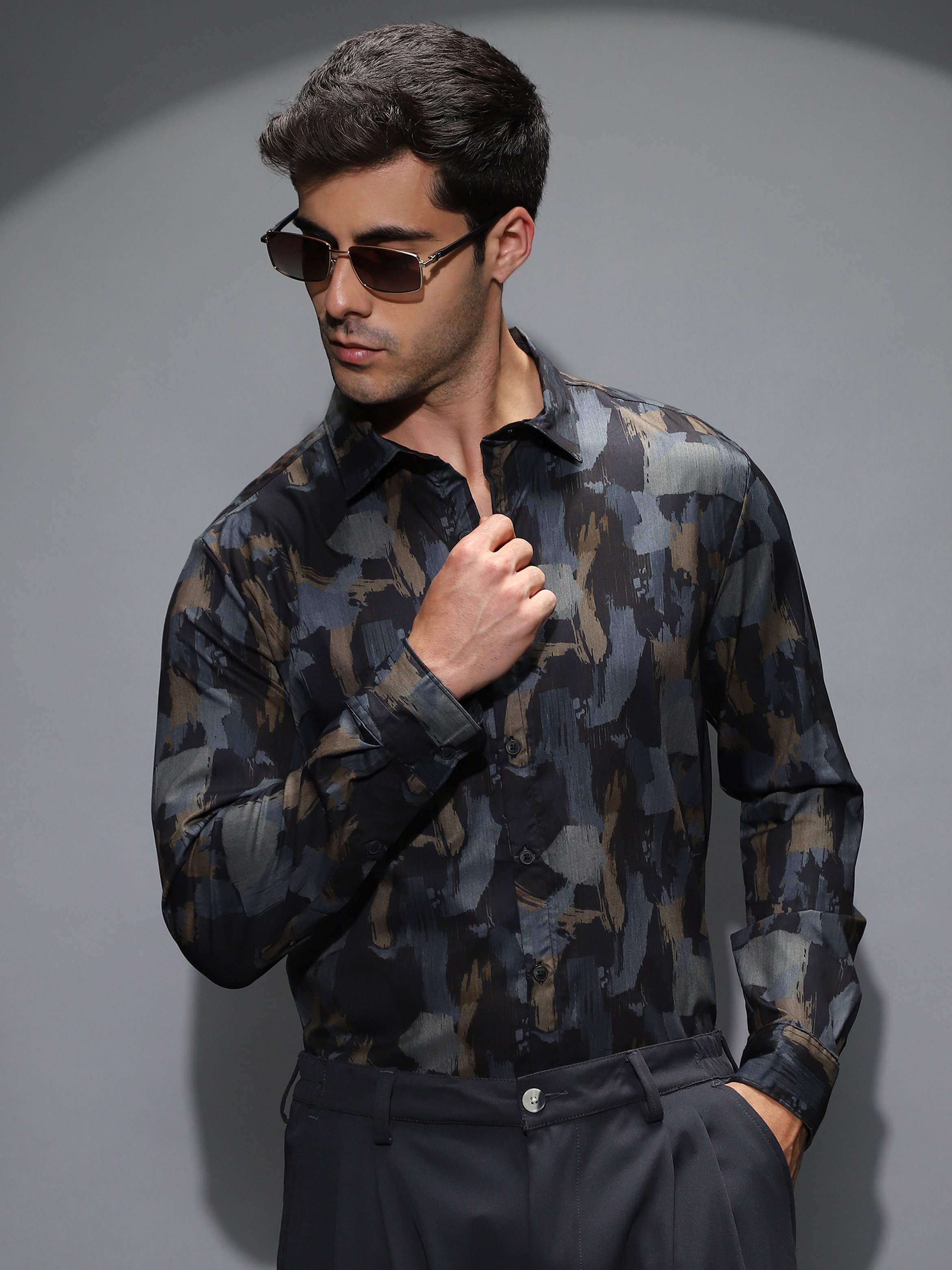 Men Abstract Print Spread Collar Shirt