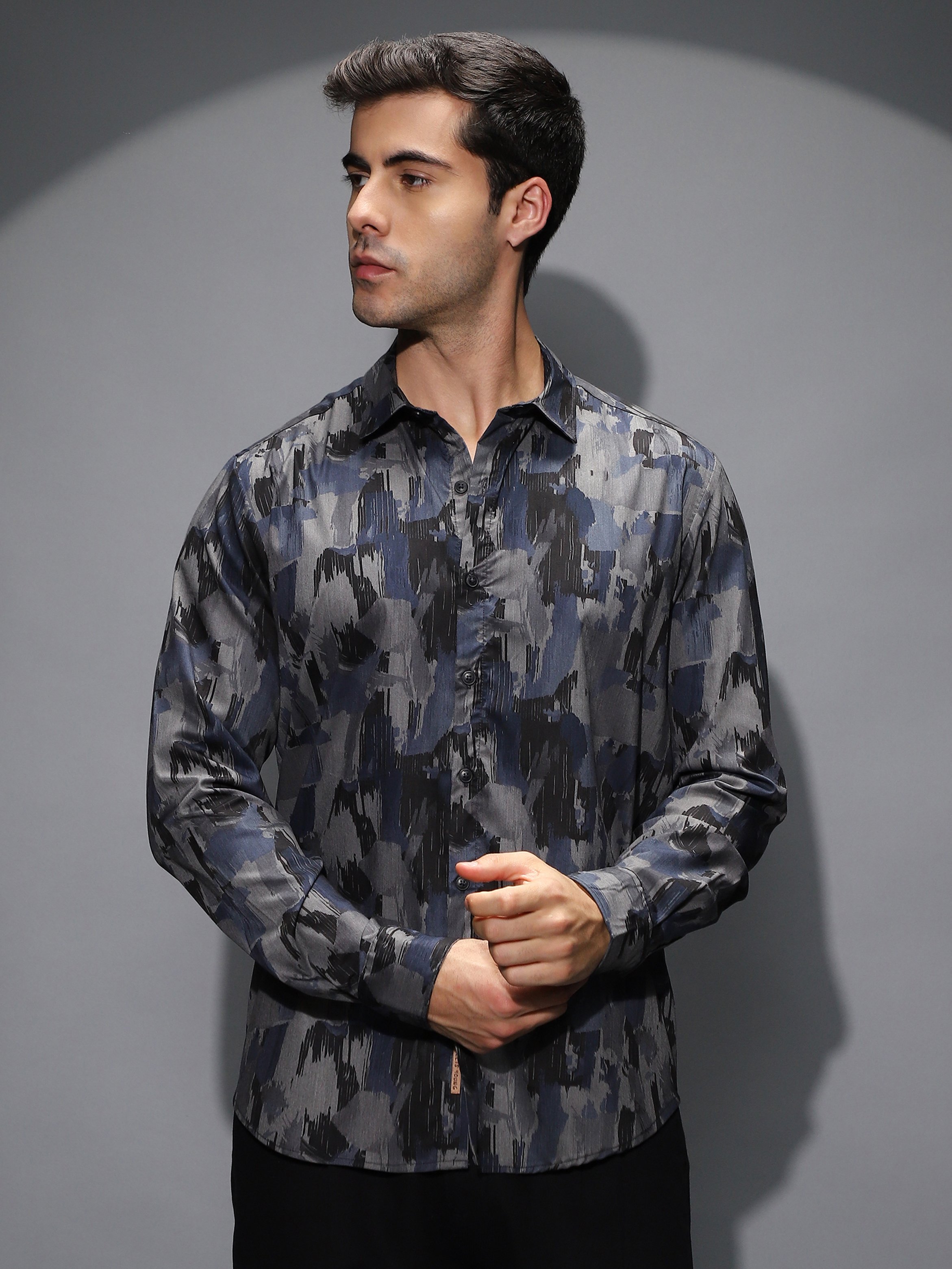 Men Abstract Print Spread Collar Shirt