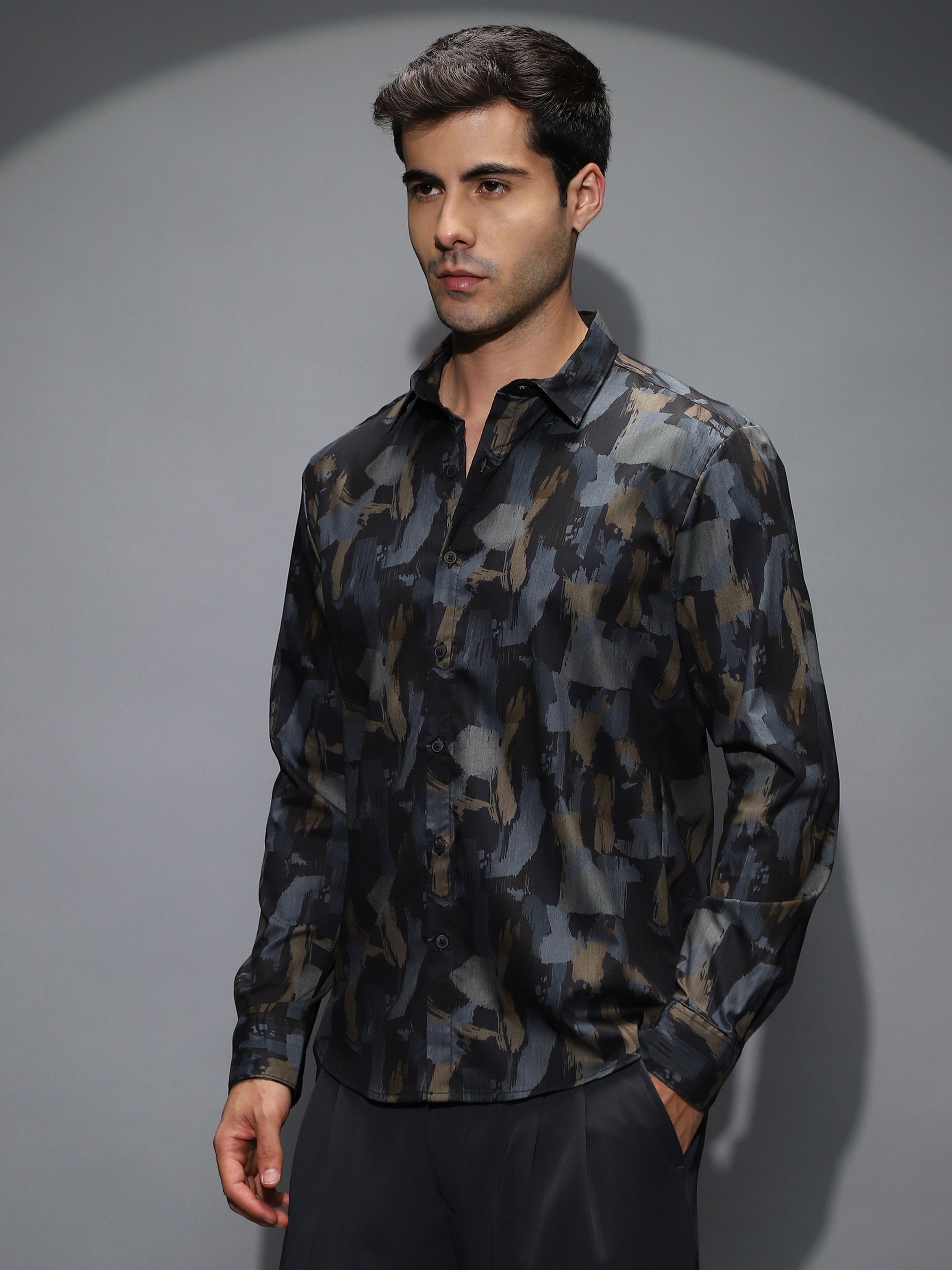 Men Abstract Print Spread Collar Shirt